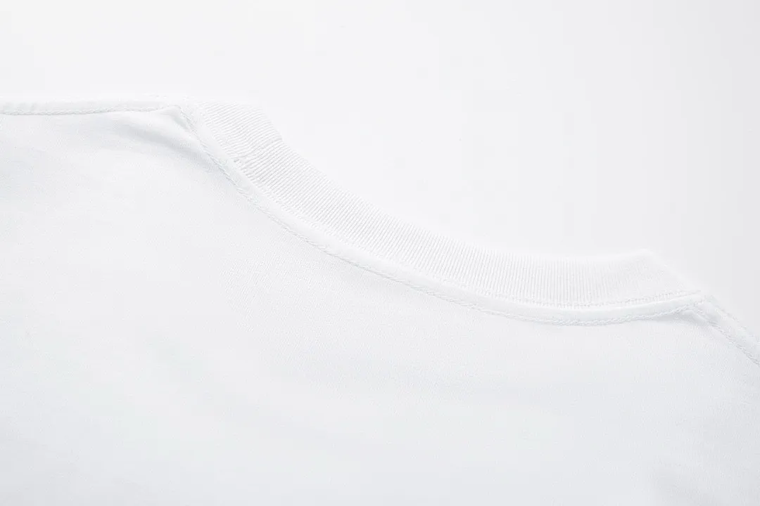 🅿️170 Dior 2025 new three-dimensional silicone patch letter logo, same style for men and women, short-sleeved T-shirt ·Customized 280g 100% double yarn pure cotton fabric ·Design dyed 32 counts double-strand thread ·Collar label, hangtag, main mark and three labels complete Color: White Size: XS S M L
