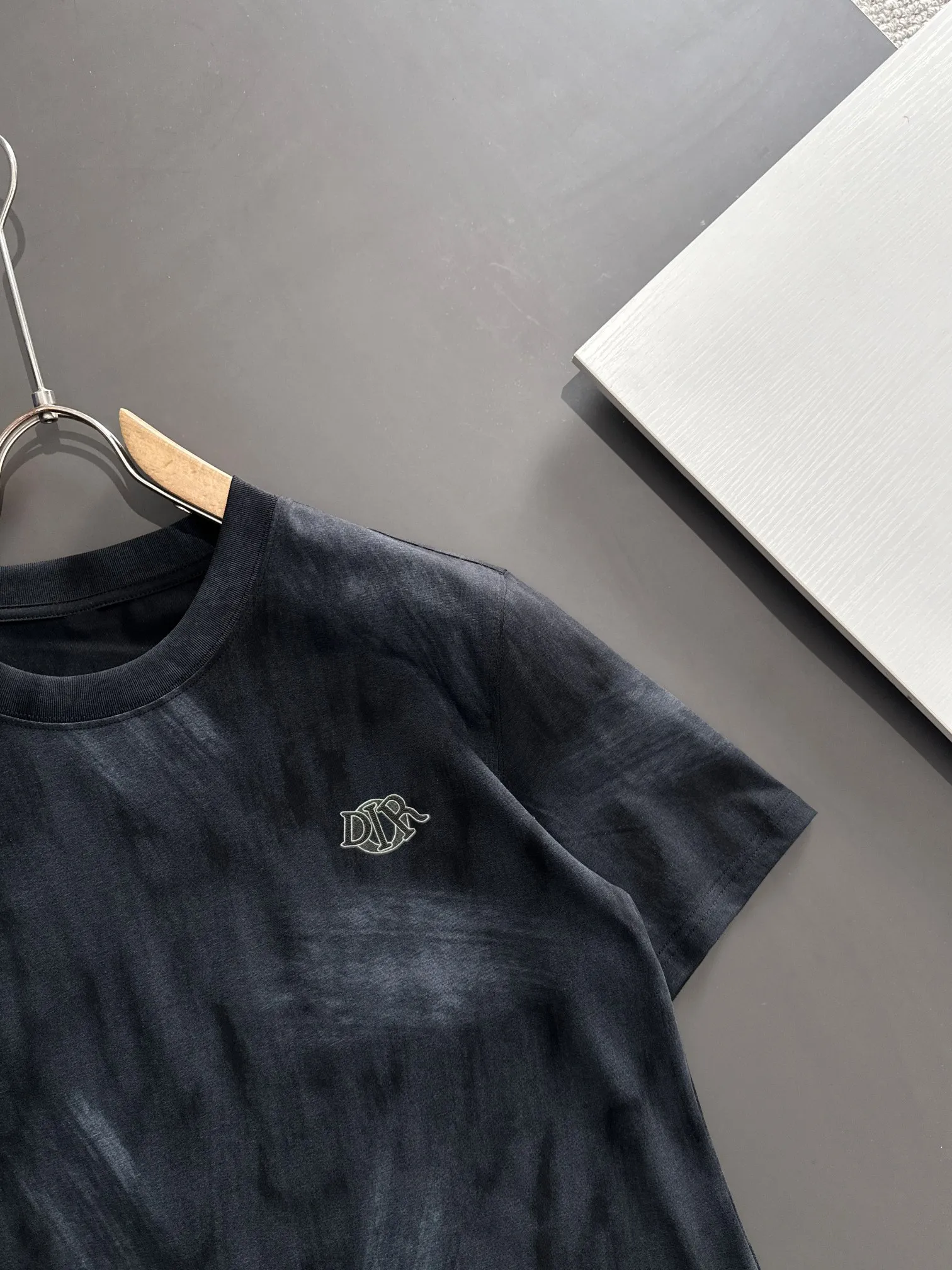 🅿️270 next day shipping DIOR/Dior new spring and summer high-end T-shirt. Tie-dyed fabric is not easy to deform, and the slim fit design is super noble. Size: M-3XL