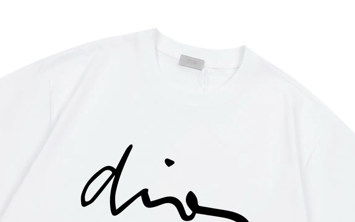 🅿️170 DIOR Dior 2025 new style artistic letter logo, same style for men and women, short-sleeved T-shirt ·Customized 300g 100% double yarn pure cotton fabric ·Defined dyed 32 counts double strand thread ·Collar label, hangtag, main mark and three labels complete Color: White Size: XS S M L