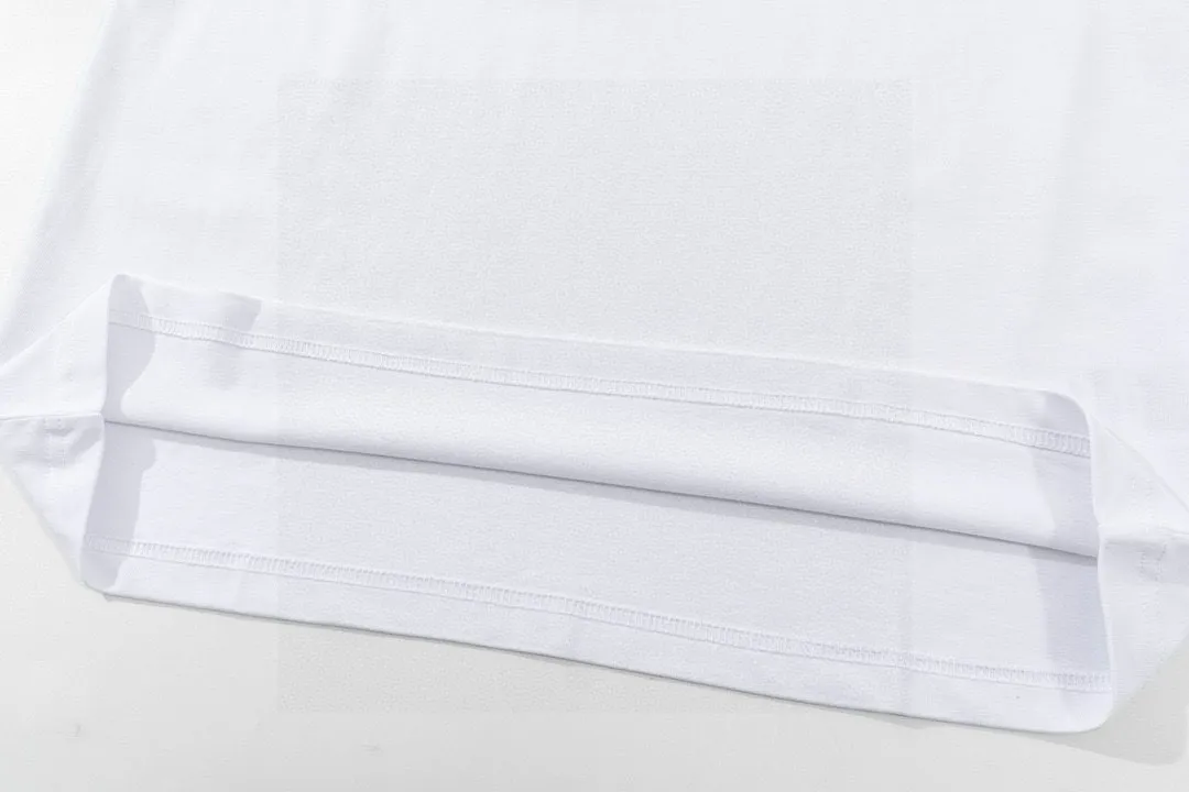 🅿️170 DIOR Dior 2025 new style artistic letter logo, same style for men and women, short-sleeved T-shirt ·Customized 300g 100% double yarn pure cotton fabric ·Defined dyed 32 counts double strand thread ·Collar label, hangtag, main mark and three labels complete Color: White Size: XS S M L