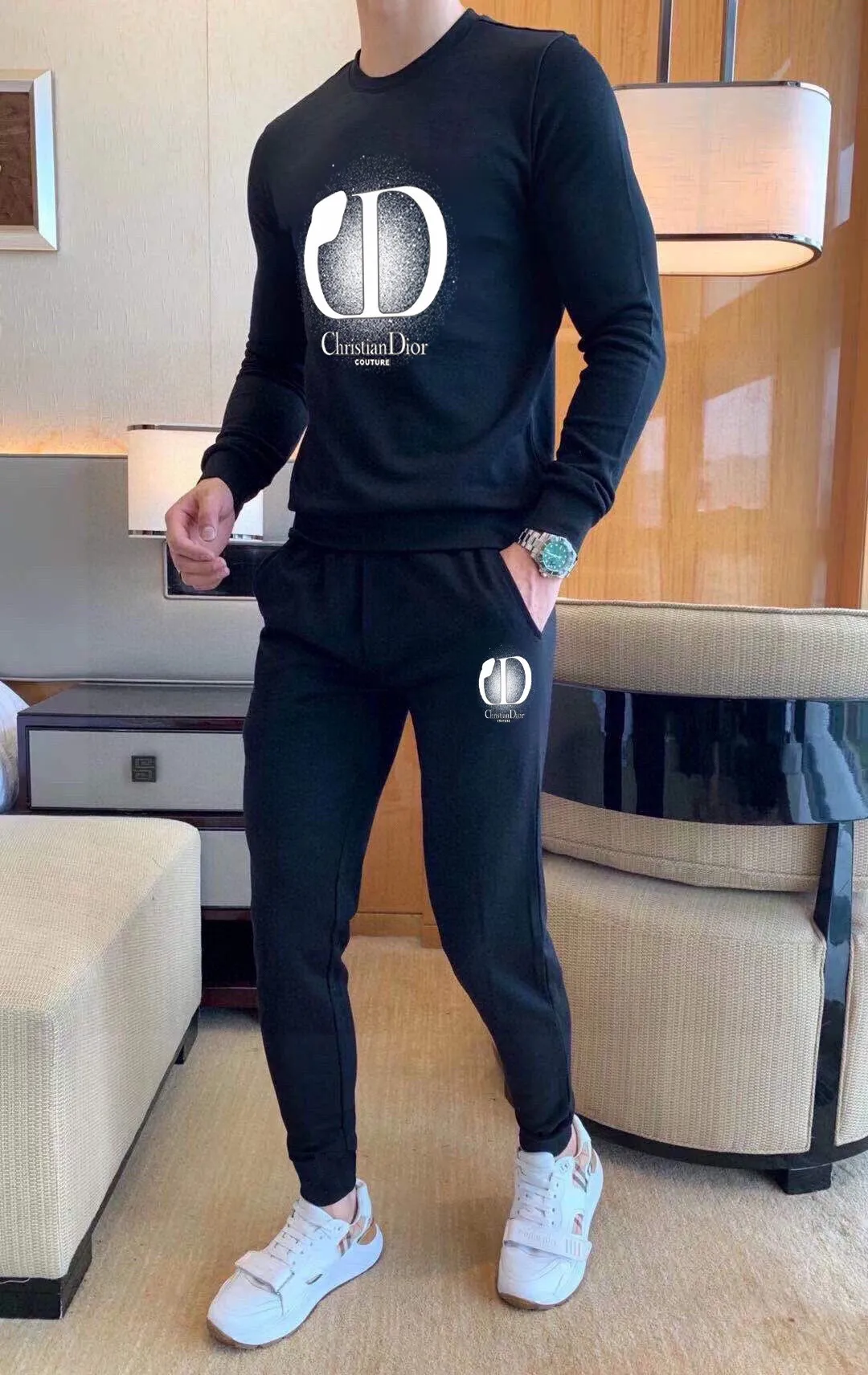 🅿️380 direct batch [DIOR Dior] (Fat Man Gospel) hot-selling suit is coming. Focus on the original version of the official website. 2025 new hot-selling sweatshirt suit. The original order is the best. 🇭🇰The meticulous work of top designers. Just for a fitting and perfect upper body effect. All-natural high-quality Roman cotton 100%, close-fitting comfort, noble and elegant! Original hardware embodies elegance and nobility! Counter size: M-5XL (maximum wear up to 220 pounds)