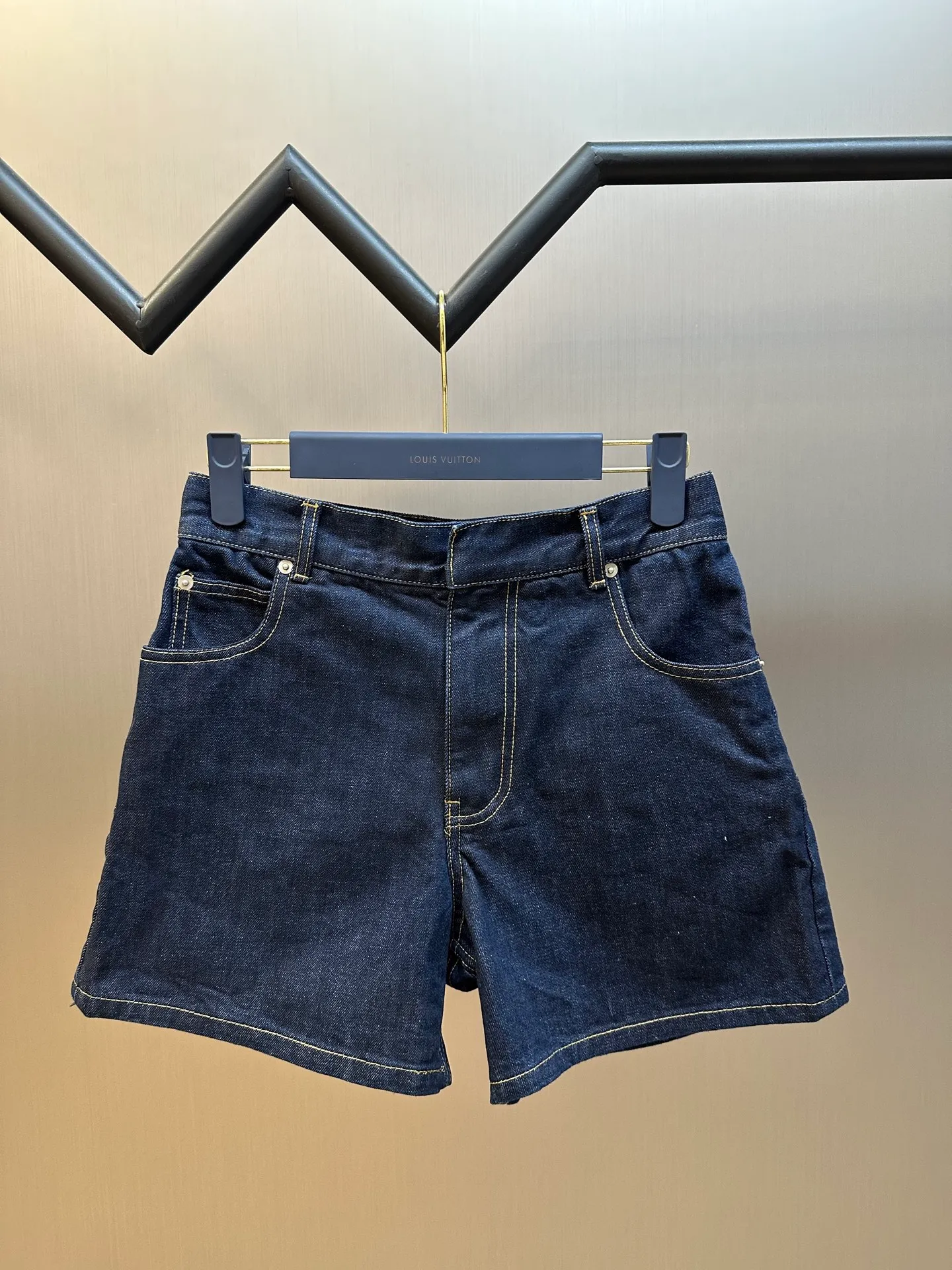 🅿️420 Dior Rolled Presbyopia Denim Shorts (Women) These shorts highlight Maria Grazia Chiuri’s interpretation of a classic staple. Crafted from blue cotton denim, it features a classic five-pocket design with Christian Dior Paris signature on the back and signature Oblique print on the interior. Concealed zipper and hook closure size: 36.38.40