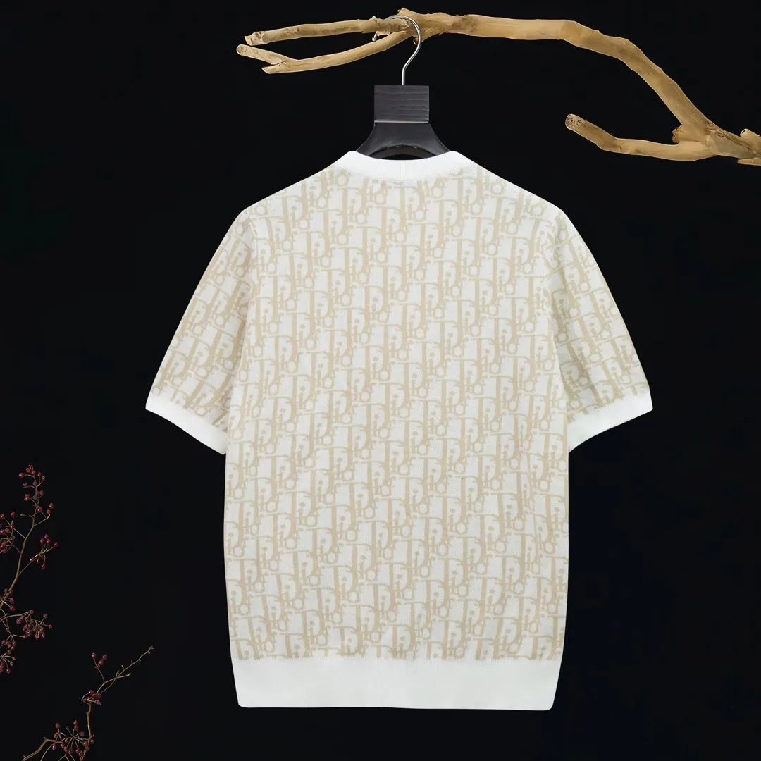 🅿️210 ✈️Dior apricot cotton fabric Oblique knitted jacquard crew neck This knitted sweater showcases Dior’s iconic Oblique jacquard. Carefully crafted from apricot-white cotton jacquard fabric, it has a straight cut and can be matched with various styles to show your personality. Decorated with beige and white Oblique jacquard throughout Ribbed collar, cuffs and hem 100% cotton *This garment is crafted from lightweight jersey Unisex! Size:XS-S-M-L