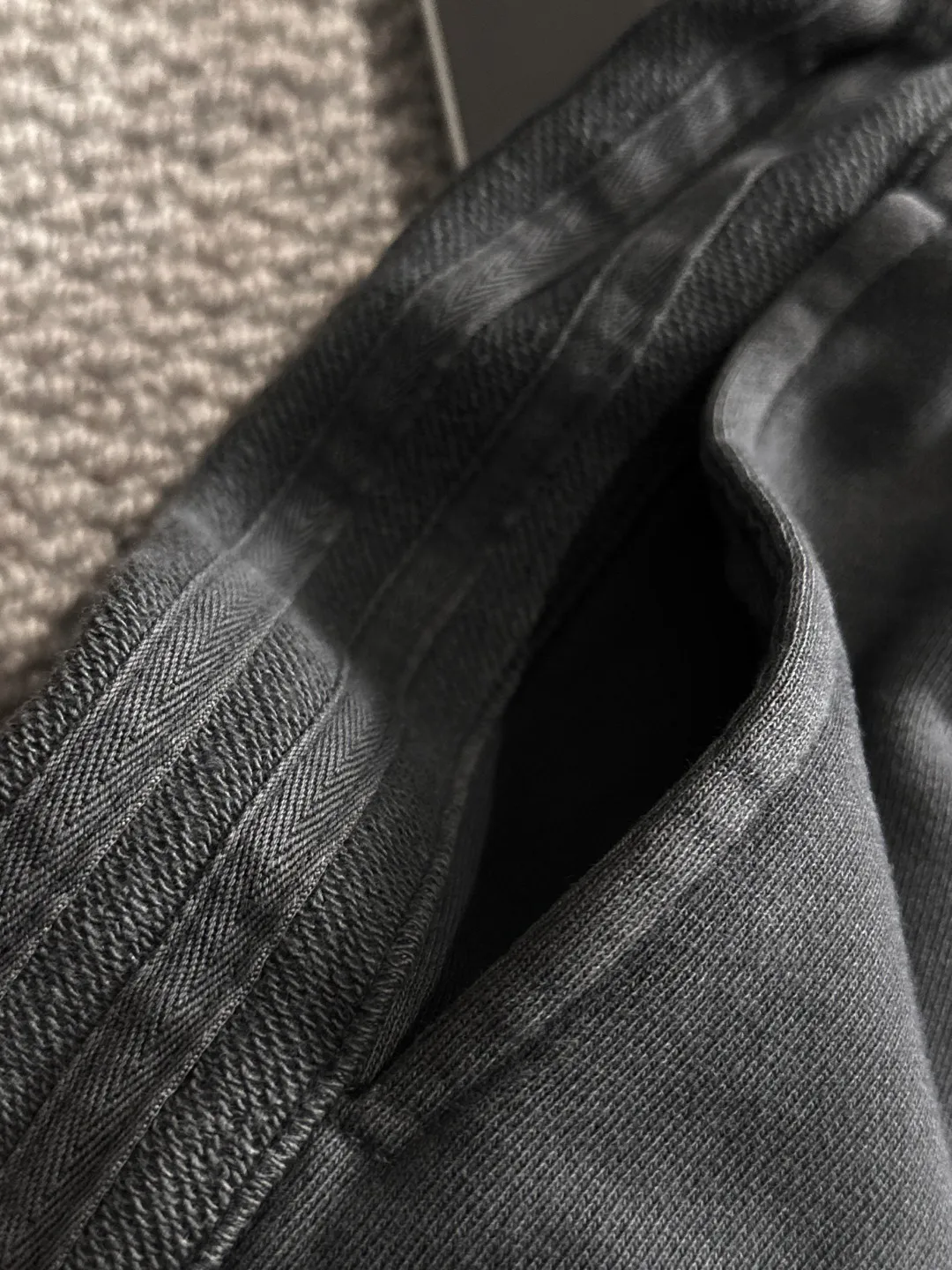 🅿️330 shipped next day, high quality DIOR/Dior 2025 spring and summer new casual solid color loose shorts with elastic band, two needle stitches at the hem of the trousers, fine and firm stitching, custom-made fabrics at the counter with high breathability and comfort, impeccable details, brand element design concept, reflecting high quality. It feels delicate and soft! It presents a casual cut and the upper body shape is great! Size: S-XXL