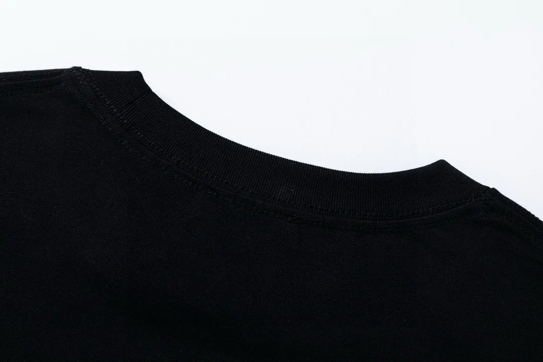 🅿️170 (arrives the next day) Dior 2025 new painted butterfly letter logo, same style for men and women, short-sleeved T-shirt ·Customized 280g 100% double yarn pure cotton fabric ·Dyeing 32 counts double-strand thread ·Complete collar label, hangtag, main mark and three labels Color: black Size: XS S M L