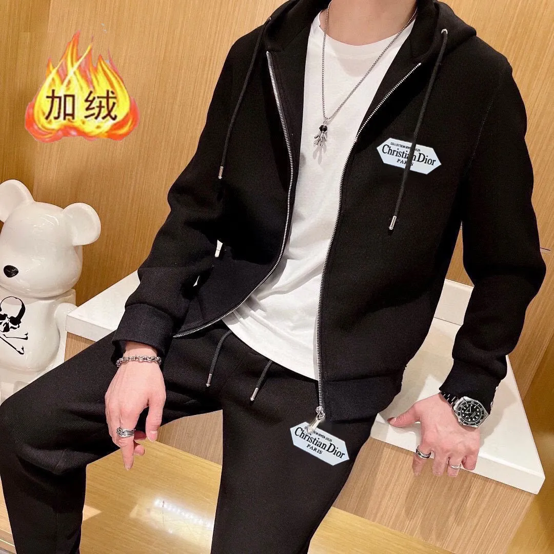 🅿️460 Directly approved brand [DIOR Dior] (velvet and thickened) 2025 autumn and winter new products, celebrities' favorite fashionable casual suits, clean and neat tailoring, full of urban style. Made of high-quality customized fabrics, the inner warmth is excellent, the hand feels soft and dry, and the upper body effect is crisp and stylish. The three-dimensional cutting process and the pattern are all of high standards, and the silhouette version has the right benefits! It is not tight at all, and you feel good when you put it on. So many top-quality raw materials create high-end products with unparalleled value. It is the first choice for high-end fashion people. (Size: M-4XL can wear up to 200 pounds)