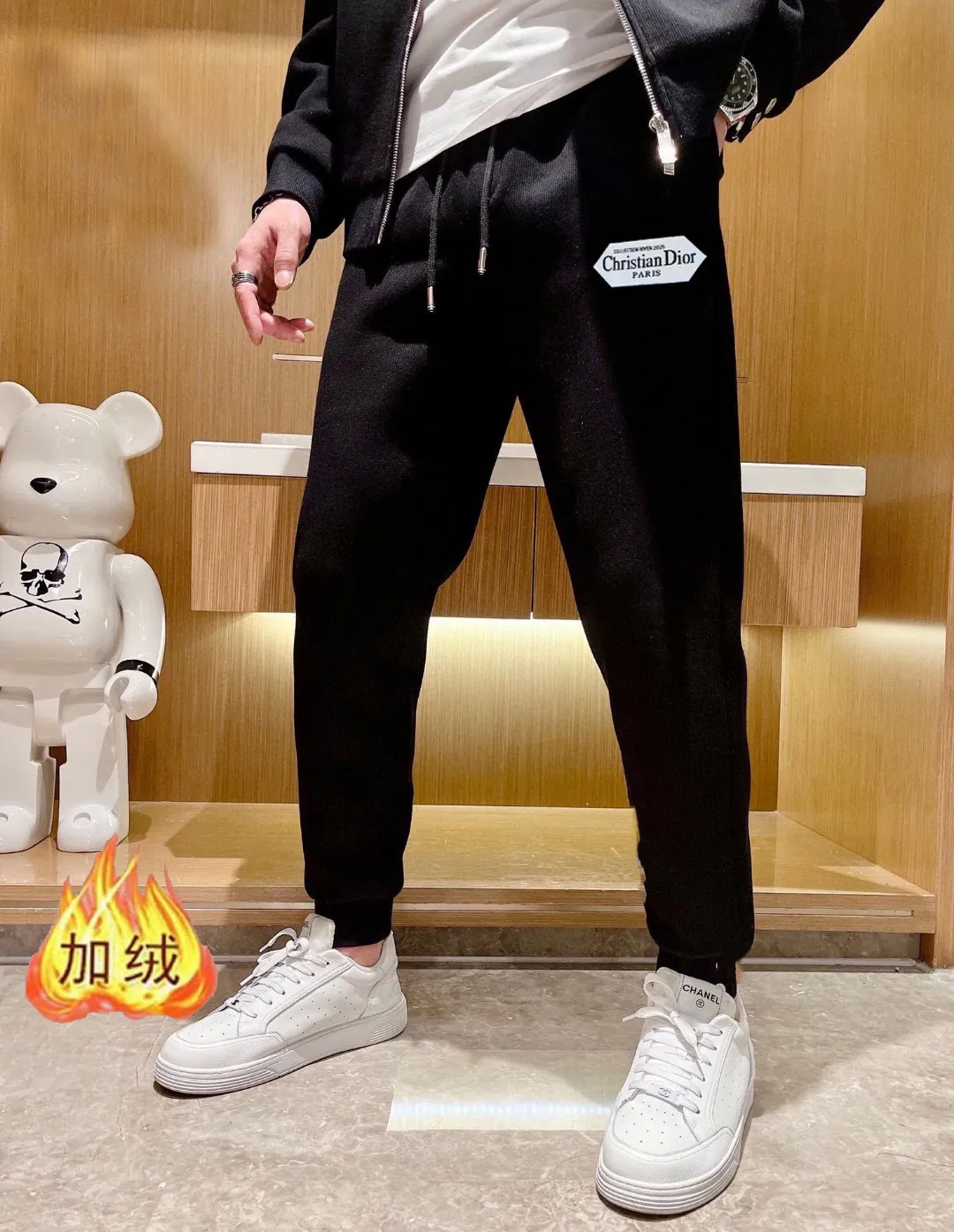 🅿️460 Directly approved brand [DIOR Dior] (velvet and thickened) 2025 autumn and winter new products, celebrities' favorite fashionable casual suits, clean and neat tailoring, full of urban style. Made of high-quality customized fabrics, the inner warmth is excellent, the hand feels soft and dry, and the upper body effect is crisp and stylish. The three-dimensional cutting process and the pattern are all of high standards, and the silhouette version has the right benefits! It is not tight at all, and you feel good when you put it on. So many top-quality raw materials create high-end products with unparalleled value. It is the first choice for high-end fashion people. (Size: M-4XL can wear up to 200 pounds)