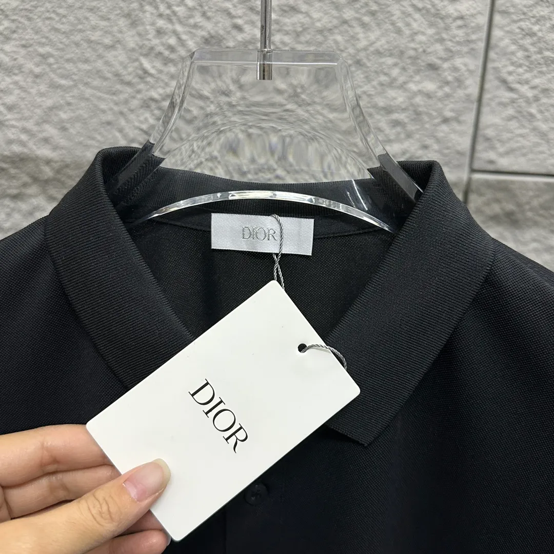 🅿️180 Dio*Dior* short-sleeved POLO 2025 spring and summer new style Simple letter embroidered pique fabric Short-sleeved polo stand-up collar Unisex Size: M L XL 2XL 3XL Color: Black White