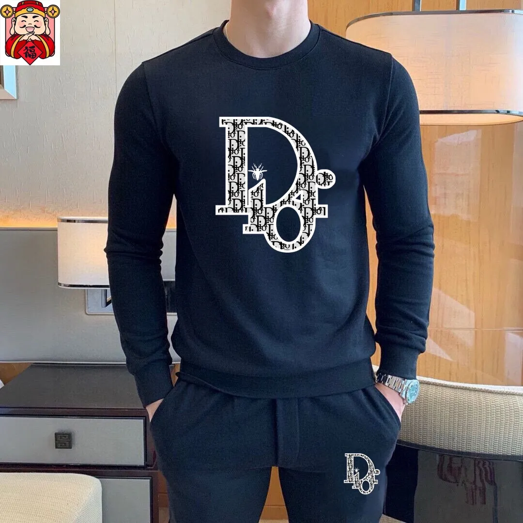 🅿️380 [DIOR Dior] (Fat Man’s Gospel) hot-selling suit is coming. Focus on the original version of the official website. 2025 new hot-selling sweatshirt suit. The original order is the best product. 🇭🇰The meticulous work of top designers is dedicated to a fitting and perfect upper body effect. All-natural high-quality Roman cotton 100%, close-fitting comfort, noble and elegant! Original hardware embodies elegance and nobility! Counter size: M-5XL (maximum wear up to 220 pounds)