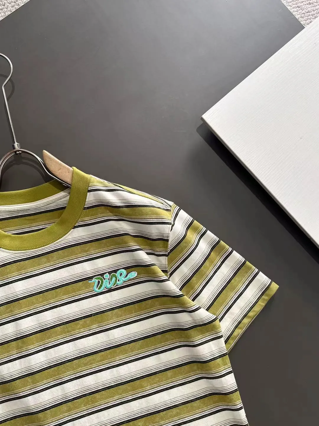 🅿️270 shipped next day DIOR Dior 2025 spring and summer new high quality launch of double yarn pure cotton striped fabric short-sleeved personalized exclusive style will not deform or shrink after being soaked in water SIZE: M-3XL