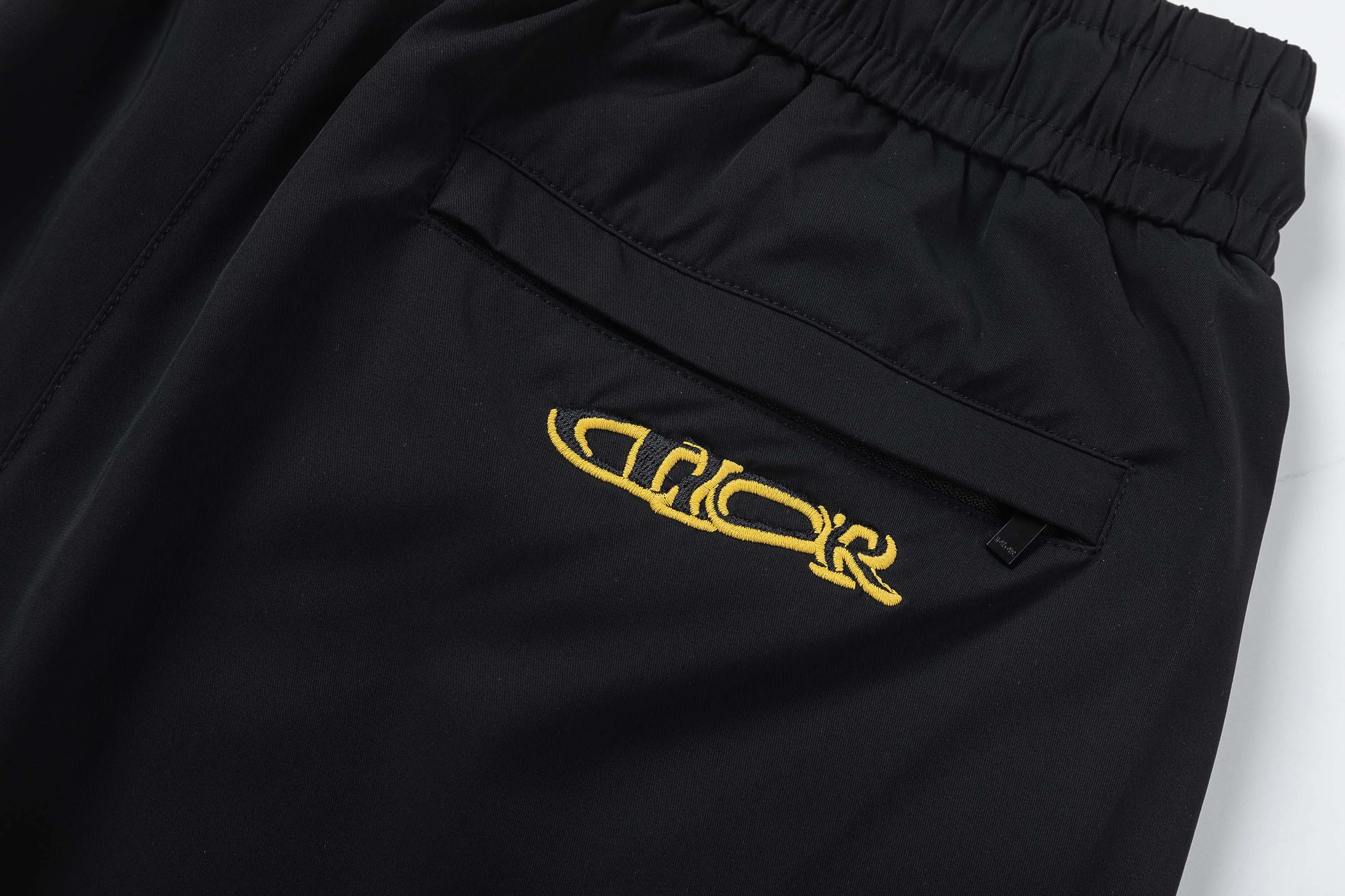 🅿️210 DiRO Dior 2025 spring and summer logo embroidery. New fashionable beach shorts, with lining and mesh shorts! The official website is synchronized with the original 1-1 replica, the original hardware is selected from high-quality polyester fiber fabrics, with a delicate feel, a must-have item for summer, and the upper body effect is super handsome! Color: Black Size: S M L XL XXL