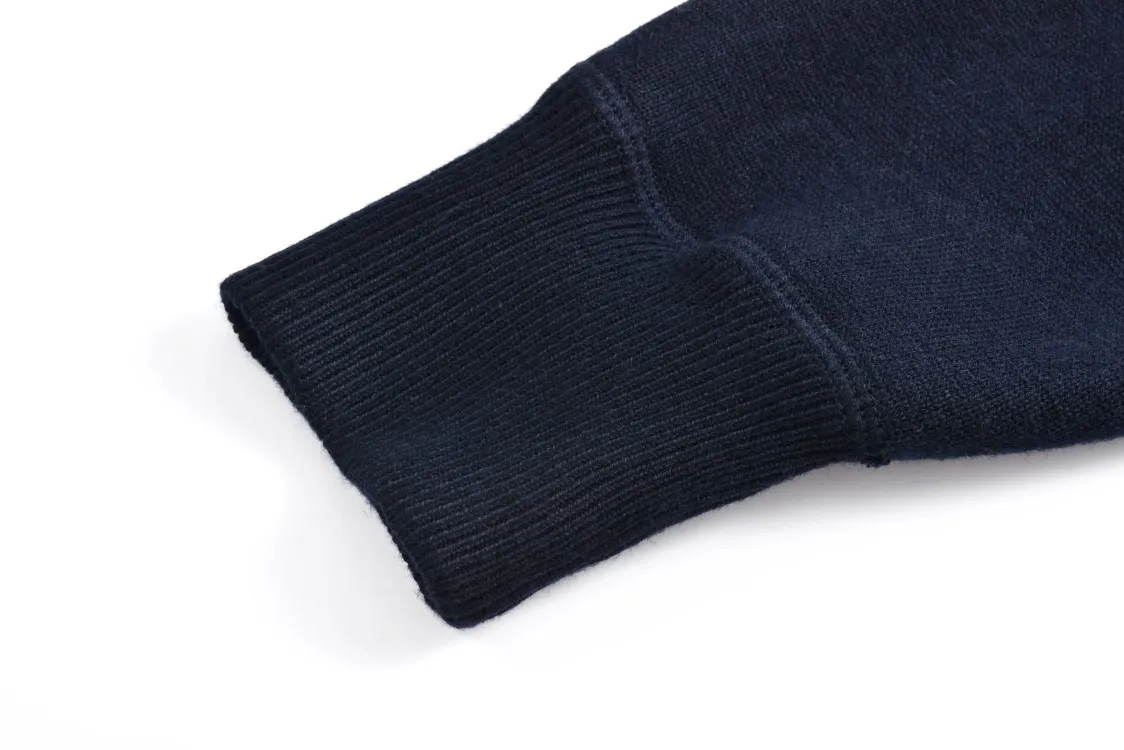 🅿️800 [Exclusive supply] CD 24FW jacquard cashmere knitted hooded sweatshirt (navy blue) originally purchased for 17,500. The fabric is carefully made of milky white cotton and cashmere blended fabric. The composition is 91% cotton + 9% cashmere, integrating classic high-order charm into a basic item. Small DR embroidery on the front left pocket and Obliqu knitted jacquard all over inside. Custom-woven cotton rib on the board, feels thick and breathable. The hardware and accessories of the whole garment are all custom-made according to the original mold. The drawstring hood is matched with an engraved metal clock. The two-way zipper fastener opens and closes, with a zipper puller engraved with the DR logo. It is sewn with imported special machine overlocking and open stitching. It is the same style for men and women and has a slim fit. size: s-L