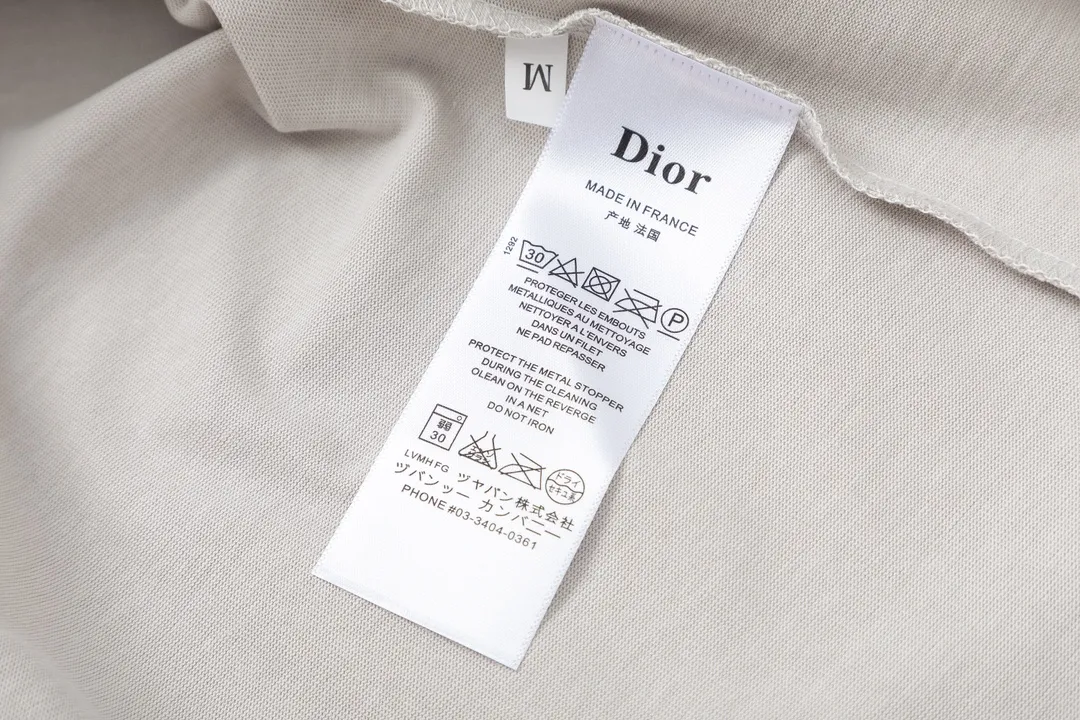🅿️170 Dior Dior joint KAWS series 2025 new style snake-shaped letter logo Uniform short-sleeved T-shirt for men and women ·Customized 280g 100% double yarn pure cotton fabric ·Dyeing 32 count double-strand thread ·Kangli digital direct printing process ·Collar label, hangtag, main mark and three labels complete Color: Gray Size: XS S M L