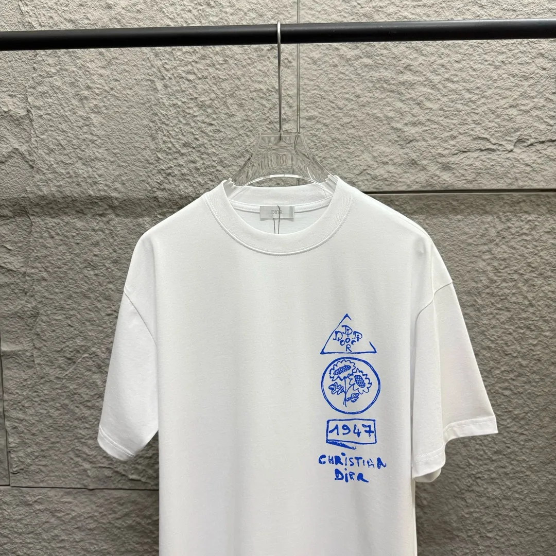 🅿️180 Dio*Dior* 2025 Spring and Summer Style Blue letters printed personalized logo Customized double yarn plain cotton fabric Short-sleeved T-shirt Uniform for men and women Color: White Black Light Blue Size: S (90-130 catties) M (120-150 catties) L (140-165 catties) XL (160-180 catties) XXL (180-210 pounds)