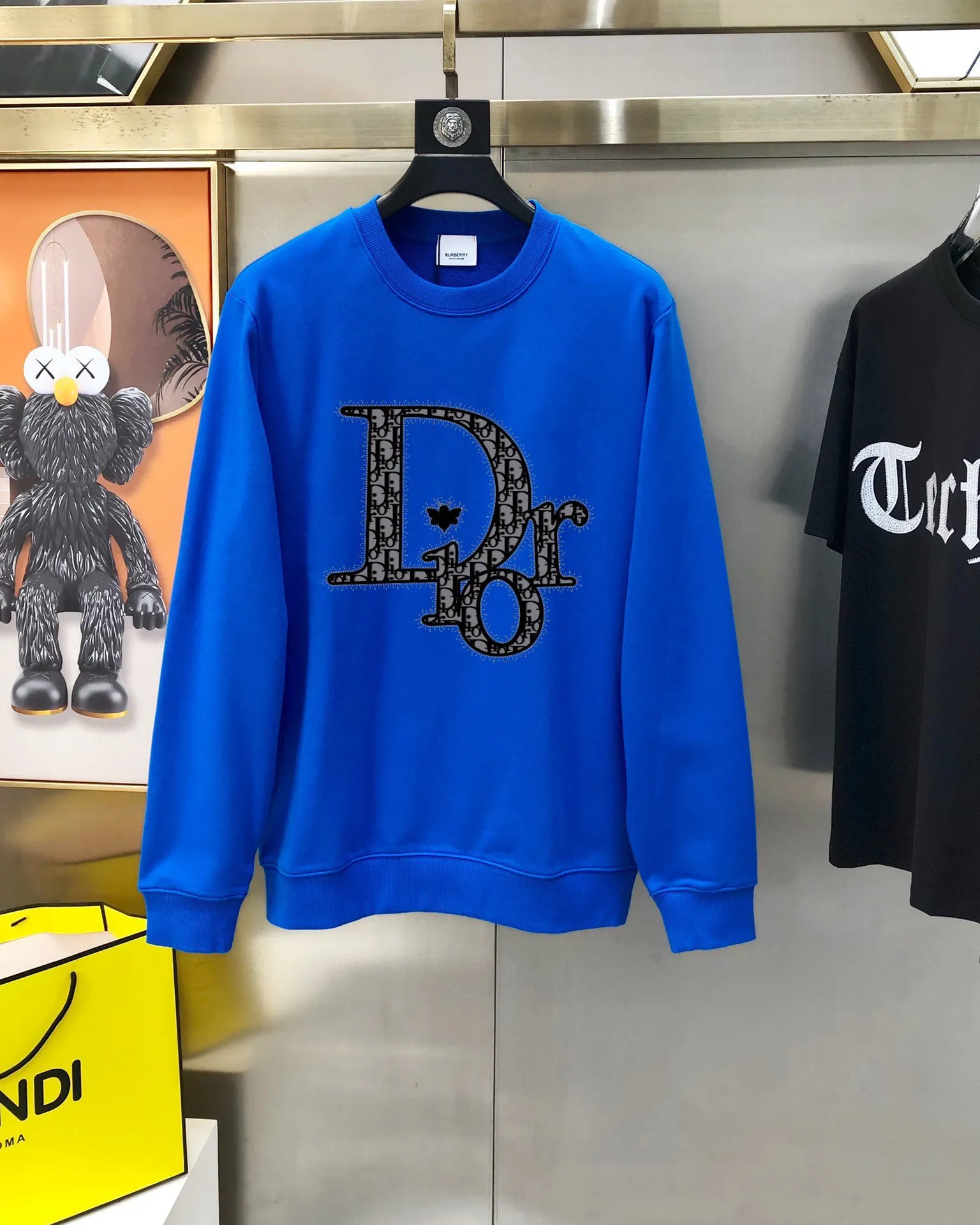 🅿️220 brand [DIOR Dior] (good news for fat people) 2025ss autumn latest long-sleeved round-neck sweatshirt, on sale simultaneously on the official website. Refreshing and breathable. Made of top Tencel Roman. Comfortable and soft. 3D three-dimensional clarity. Super fashion sense. Great for gifting and keeping for yourself. Size: M-5XL (can wear up to 220 pounds)