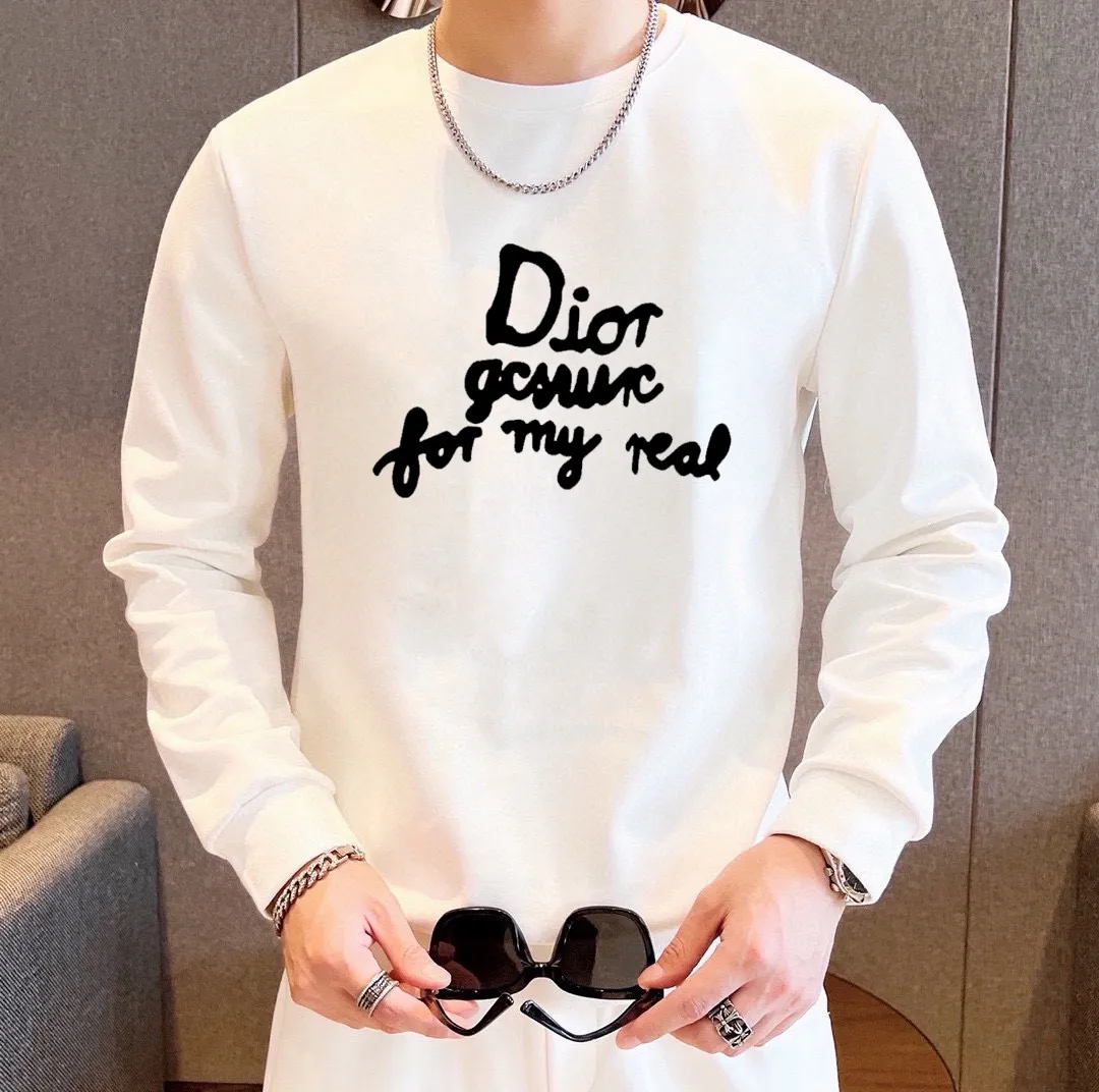 🅿️380 [DIOR Dior] (Fat Man’s Gospel) hot-selling suit is coming. Focus on the original version of the official website. 2025 new hot-selling sweatshirt suit. The original order is the best product. 🇭🇰The meticulous work of top designers is dedicated to a fitting and perfect upper body effect. All-natural high-quality Roman cotton 100%, close-fitting comfort, noble and elegant! Original hardware embodies elegance and nobility! Counter size: M-5XL (maximum wear up to 220 pounds)
