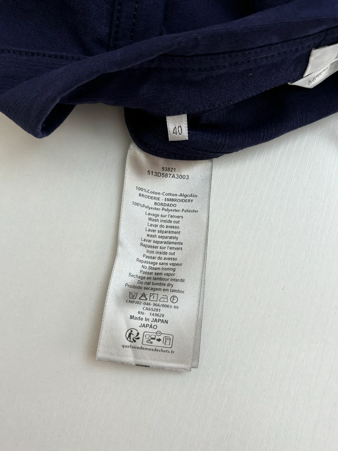 🅿️460 DIO*/Dior 25 autumn and winter new LH Hamilton co-branded embroidered shirt is made of custom-made blue cotton fabric, which feels soft and waxy yet sinewy, not comparable to cheap products! It uses a fabric pre-shrinking and setting machine imported from Italy. It does not deform or shrink no matter how many times it is washed, and the color is firmly locked in. The more I look at it, the more I like it! The chest and trouser legs are decorated with embroidery. Every stitch of the Swiss high-precision embroidery machine is stably and accurately embroidered. The lines of the joint pattern are smooth and the same color as the fabric but with a sense of layering! The old letter printed label on the back waist, high temperature and high pressure "welds" the pattern on the fabric, which can be matched with many types of clothing to create a fashionable look. Customized accessories, three complete sizes Size: S/M/L/XL