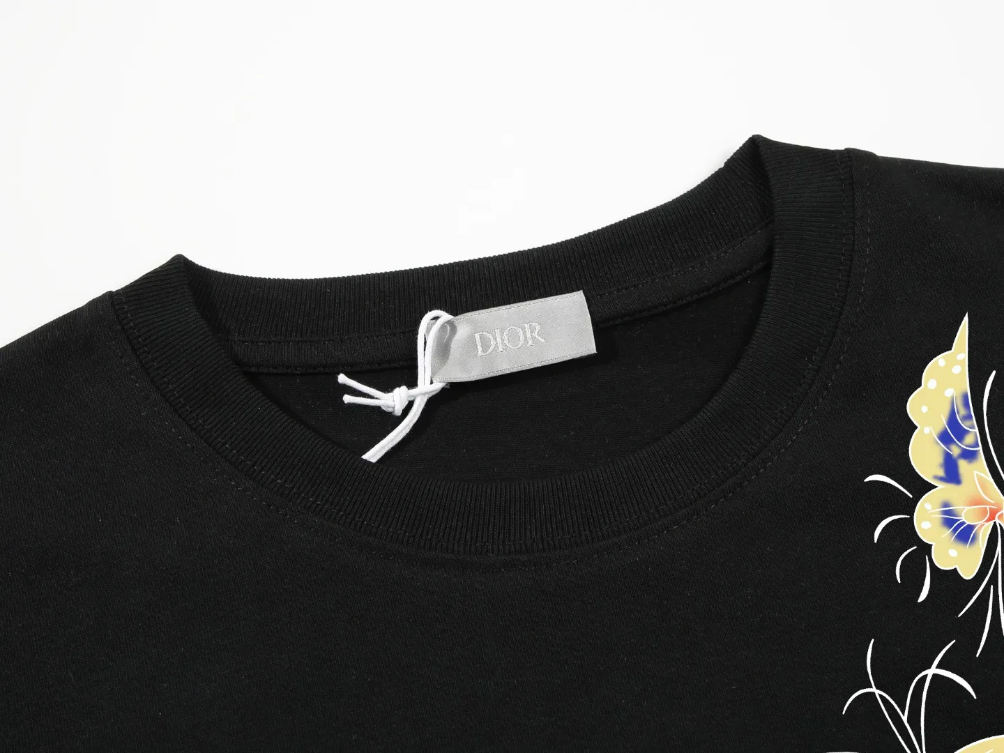 🅿️170 DIOR printed letters‼ ️Short-sleeved T-shirt® *Customized 280g cotton fabric, the fabric is soft, skin-friendly and comfortable *Laminated letter logo on the front *A very simple and elegant one that is unparalleled in terms of upper body comfort, interpreting your luxury and taste, and creating your fashionable charm. ⚠️Washing method: It is recommended to dry clean or wrap the reverse side in a laundry bag and machine wash it quickly in cold water and let it dry naturally! ⚠️ Unisex style 𝐂𝐎𝐋𝐎𝐔𝐑: White Black 𝐒𝐈𝐙𝐄: S-XL