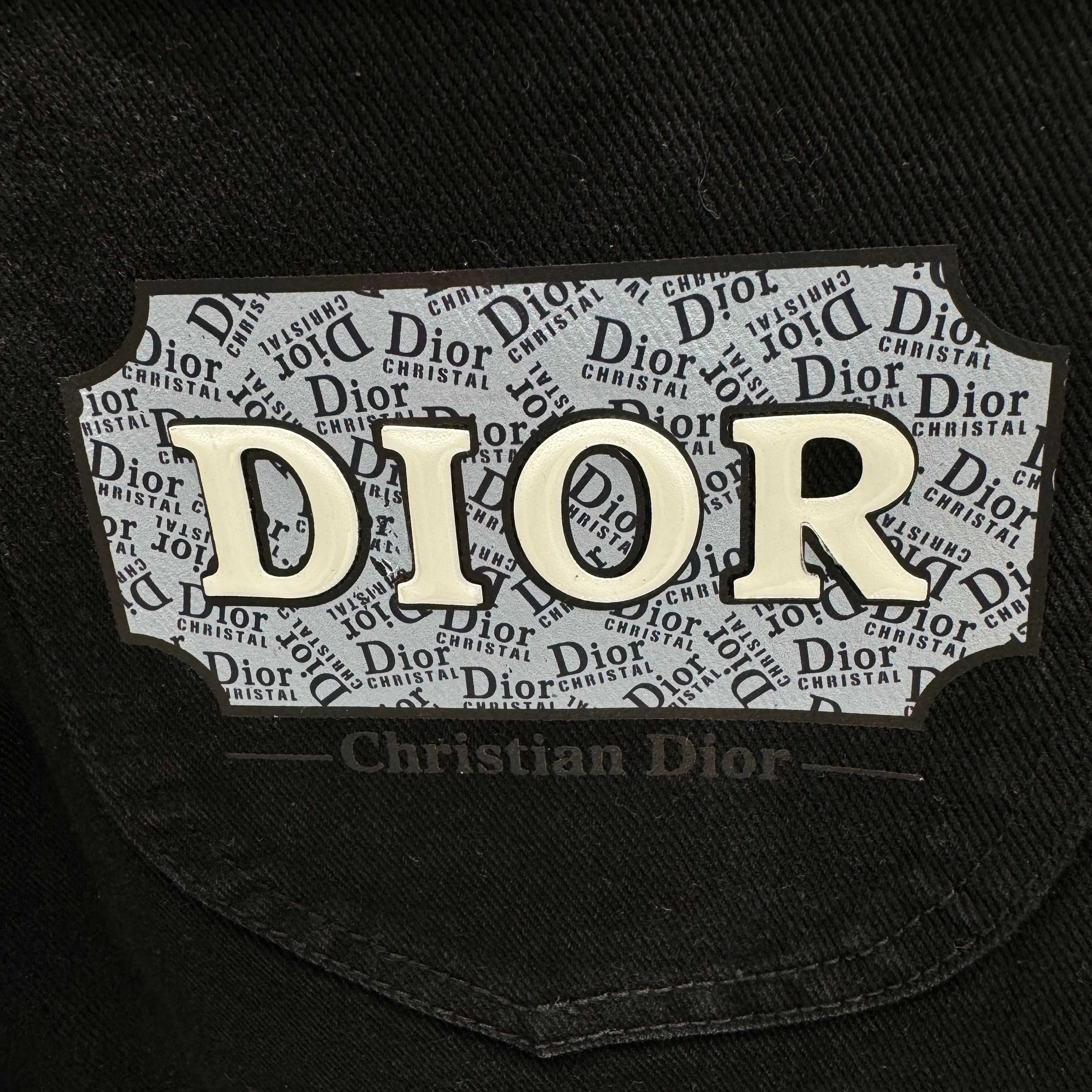 🅿️270 Dior 25 new product silicone jeans with LOGO on the back pocket! Specific latest brand leather label blockbuster item ~ private channel rare product! No matter from the pattern, fabric or small details of hardware accessories, you can't be picky! Customer-supplied hardware accessories Imported customer-supplied custom-woven denim and cotton fabrics, fashionable and individual. Super versatile and good-looking, a must-have style. Very good-looking Size: 28 30 32 34 36 Color: black