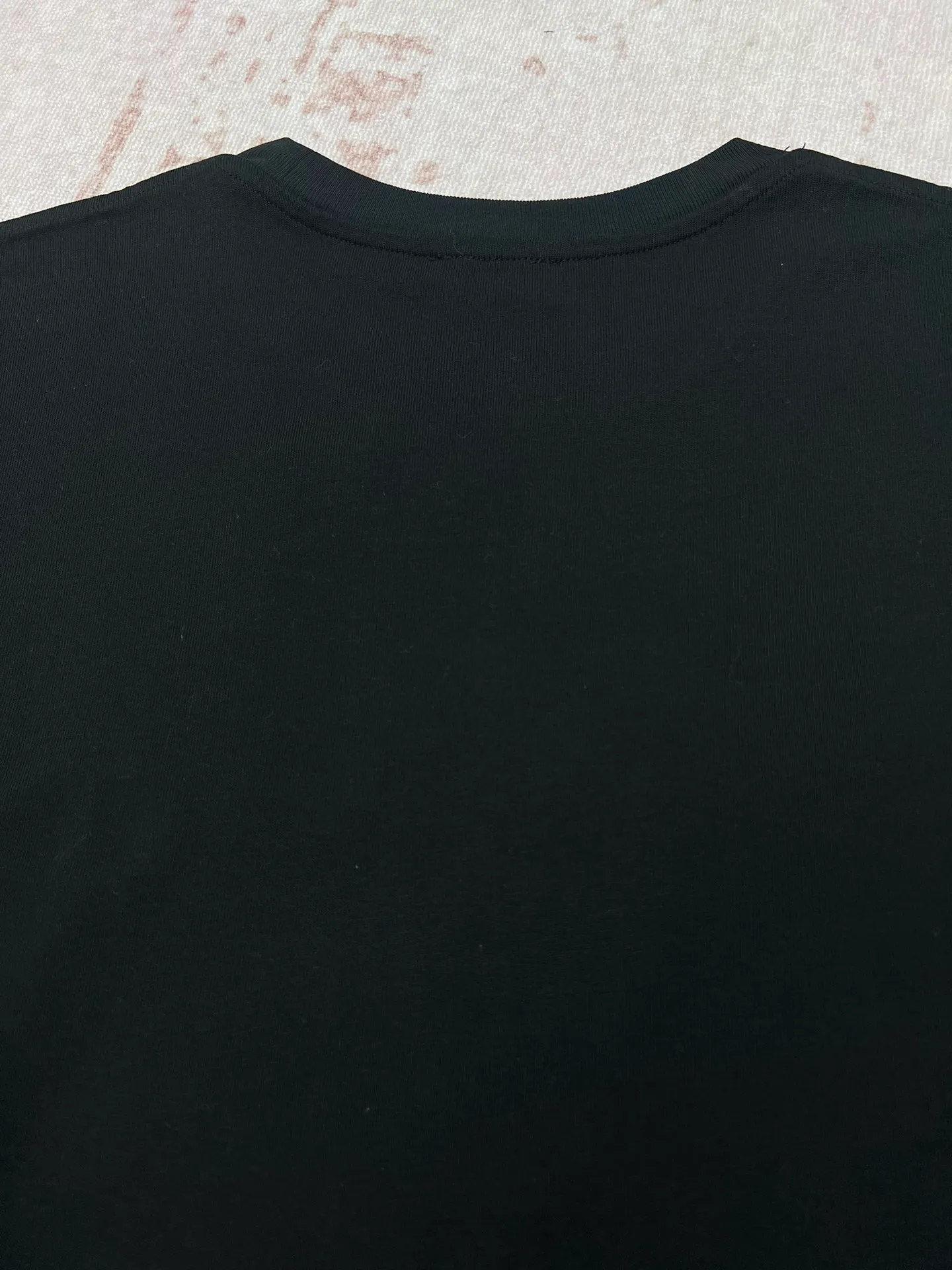 🅿️270 Dior 25ss new regular fit T-shirt black cotton jersey fabric CD Icon embroidery This T-shirt combines elegance and casual style. Crafted from black cotton jersey with tonal CD icon embroidered on the chest. Regular fit with ribbed crew neck, easy to match with any kind of jeans. Size: XS.S.M.L