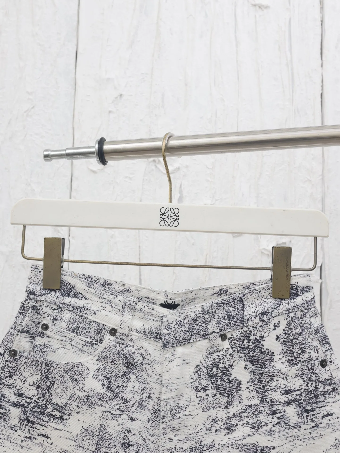 🅿️370 Dio*/Dior 25Ss new full-print denim shorts. Customized denim fabric, soft and comfortable, a perfect tool to show leg length. Leather patch letter design on the back waist, exquisite details. Daily commuting style, very attractive, versatile and versatile pants!  Size: 36/38/40