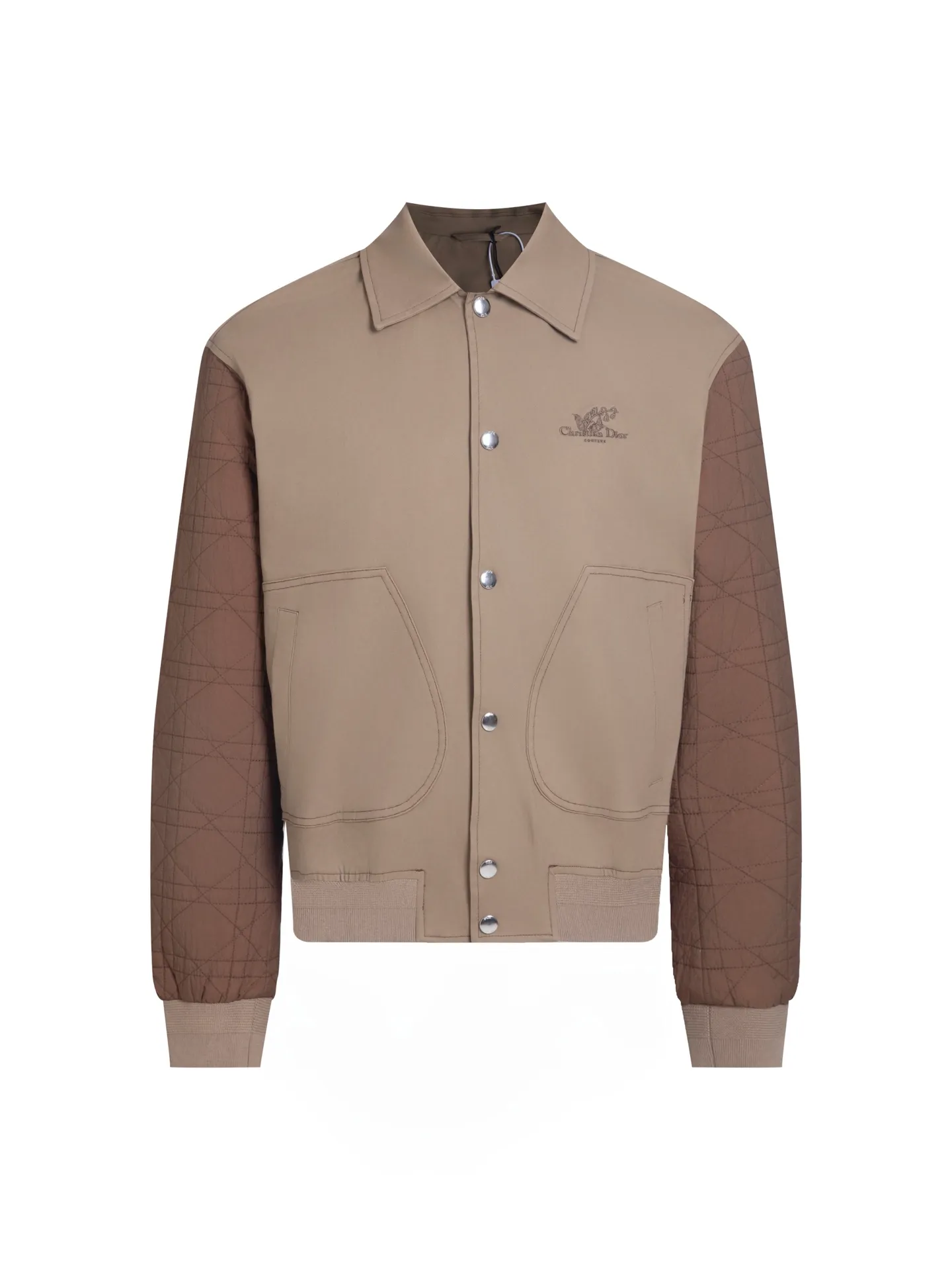 🅿️740 (Only high-quality products🔥ZP version, no pressure to get in and out of the cabinet) -Dior official website models are released at the same time. Seiko embroidered letters woven fabric sleeves and quilted bomber jackets are the same for men and women -YB molded fabric details are the same. A full set of accessories are customized to distinguish the market currency. Welcome to compare -Color Khaki -Code number 46 48 50 52
