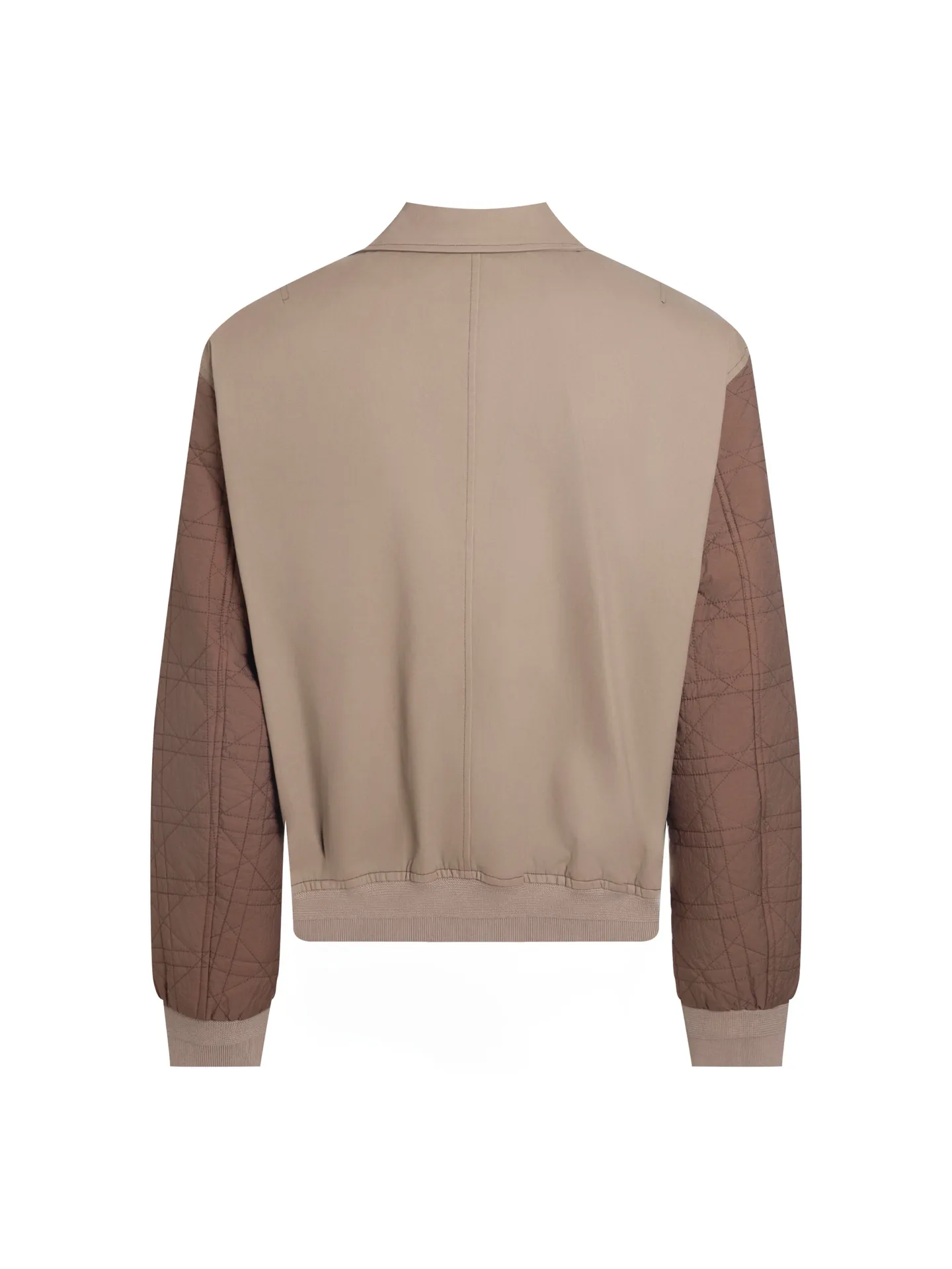 🅿️740 (Only high-quality products🔥ZP version, no pressure to get in and out of the cabinet) -Dior official website models are released at the same time. Seiko embroidered letters woven fabric sleeves and quilted bomber jackets are the same for men and women -YB molded fabric details are the same. A full set of accessories are customized to distinguish the market currency. Welcome to compare -Color Khaki -Code number 46 48 50 52