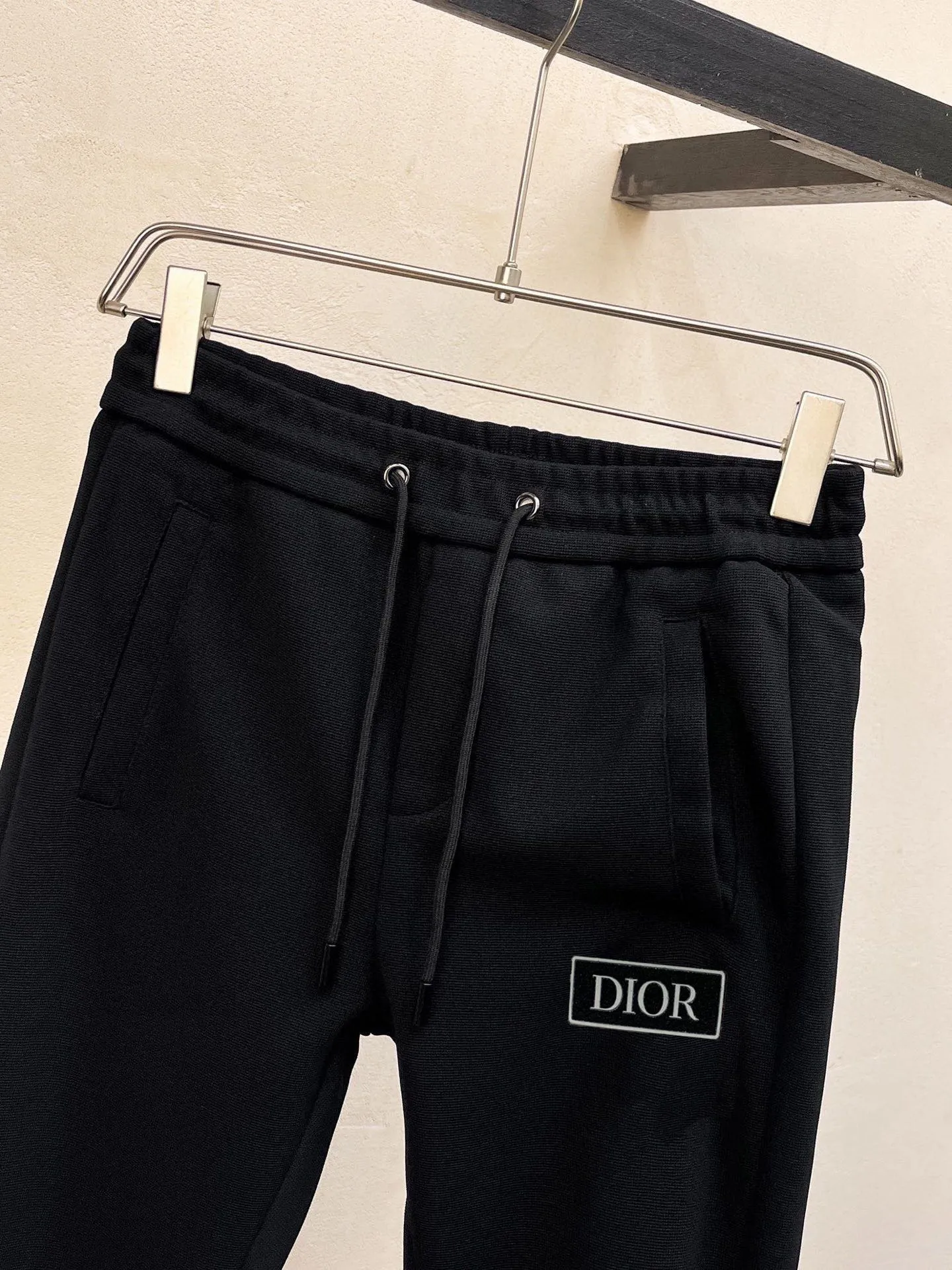 🅿️420 [DIOR Dior] (Fat Man Gospel) hot-selling suit is coming. Focus on the original version of the official website. 2025 new hot-selling cardigan sweater suit. The original order is the best product. 🇭🇰The meticulous work of top designers is dedicated to a fitting and perfect upper body effect. All-natural high-quality Roman cotton 100%, close-fitting comfort, noble and elegant! Original hardware embodies elegance and nobility! Counter size: M-5XL (maximum wear up to 220 pounds)