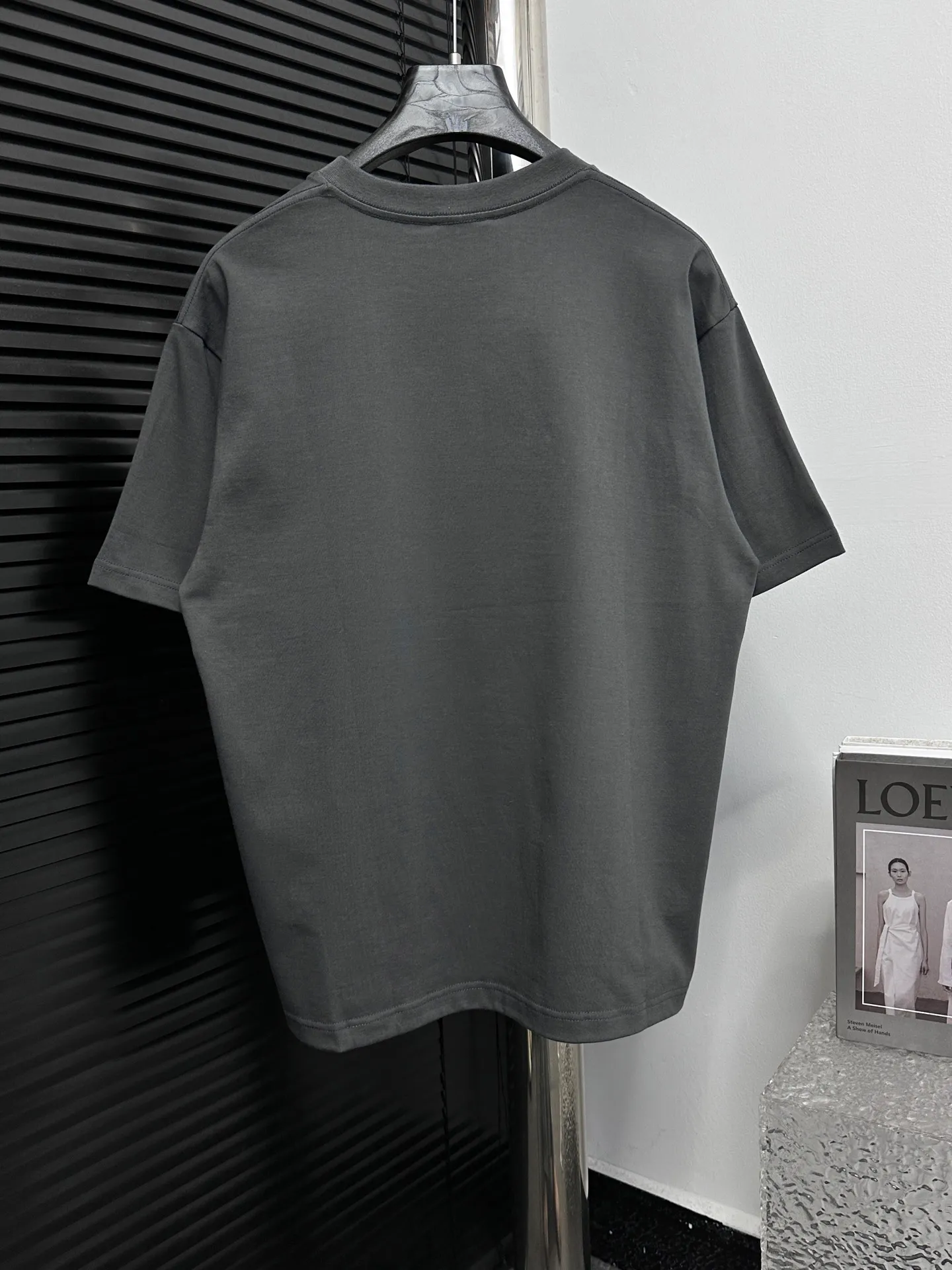 🅿️170 [Dior] Dior 25ss new bear short-sleeved custom 280g vat-dyed fabric feels very comfortable. The latest brick cabinet in spring and summer is fashionable and versatile. It is very suitable for both men and women. A must-have hangtag. Collar label. Washed wheat three labels are complete. Color: black white. Size: S-XL.