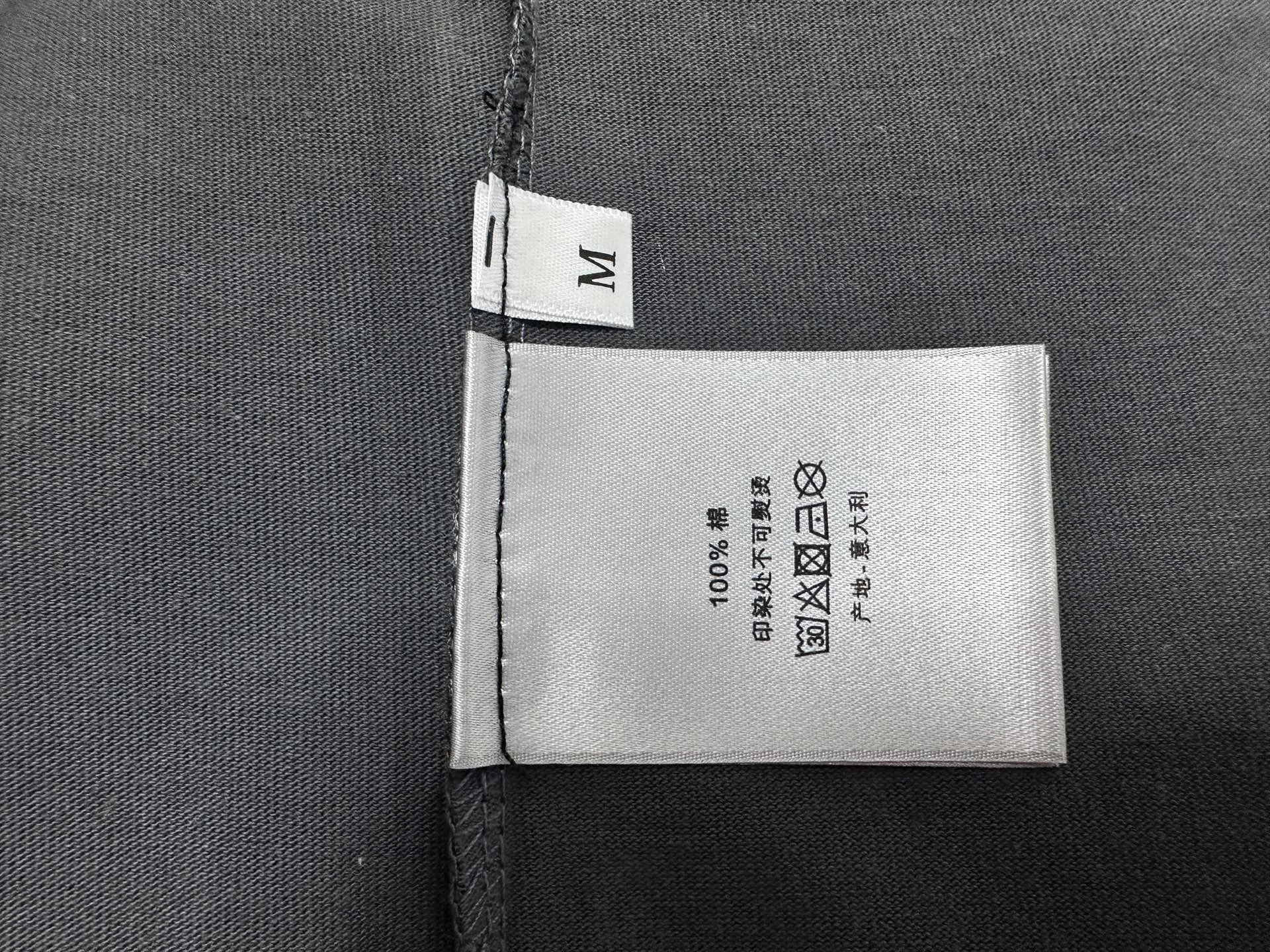 🅿️170 [Dior] Dior 25ss new bear short-sleeved custom 280g vat-dyed fabric feels very comfortable. The latest brick cabinet in spring and summer is fashionable and versatile. It is very suitable for both men and women. A must-have hangtag. Collar label. Washed wheat three labels are complete. Color: black white. Size: S-XL.