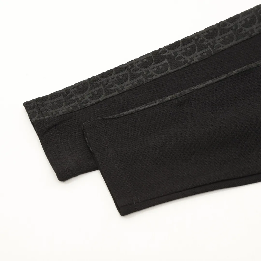 🅿️380 DIOR/Dior webbing embroidered lapel long-sleeved polo shirt is made of customized fabrics. DuPont Sorona material is added, which is skin-friendly, long-lasting antibacterial, anti-mite, and more washable. The cotton thread has been repeatedly processed to remove inferior coarse fibers and impurities, leaving only high-quality cotton fibers, making the fabric more advanced and classy. Environmentally friendly polishing enzyme technology gives the fabric a clean appearance and clear texture. Simple and exquisite! Full of sense of ceremony! Simple and luxurious, full of design! It gives people a simple but not boring feeling, creating a low-key and unique personalized fashion! Fine workmanship, compare with the counters! A highly recognizable long-sleeved style with great upper body effect!!! Super versatile! Same style for men and women. Size：S-L