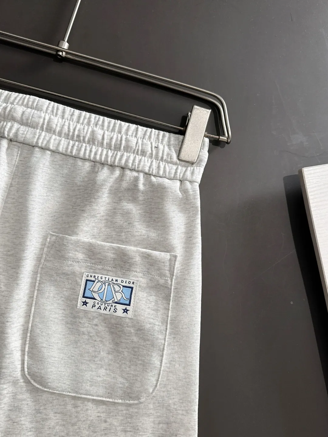 🅿️400 next day shipping Dior 2025 spring and summer new elastic band casual pants, thin counter custom fabrics, high breathability and comfort, impeccable details, brand element design concept, reflecting high quality. It feels delicate and soft! It presents a casual cut and the upper body shape is great! Size: M-4XL
