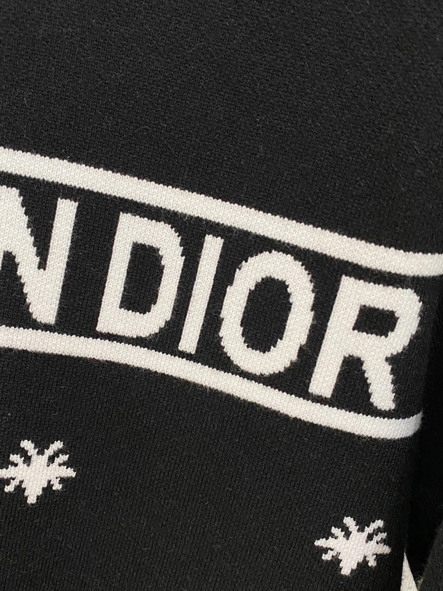 🅿️440 Dior 2025 autumn and winter new wool sweater. High-quality wool blended fabric imported from Italy, high-density knitting. Fashionable and versatile sweater, very handsome. The classic logo is more durable and resistant to deformation. The counter version can be easily held in various styles. The classic fashion model that is sought after every year has become popular all over the world! Size: M-3XL (please state your height and weight when placing an order)