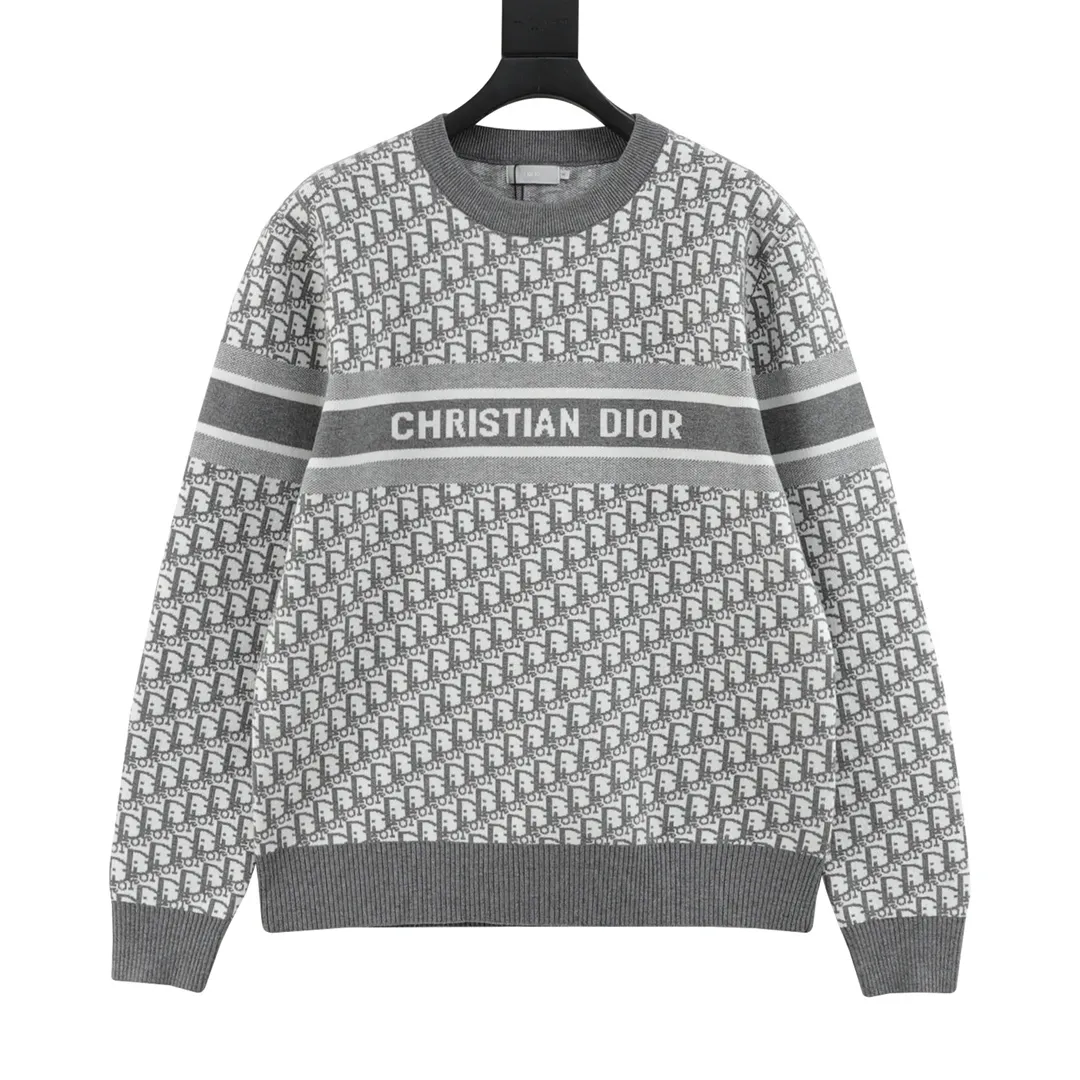 🅿️580 DIOR/Dior all-over printed jacquard crew neck sweater. The material is knitted by a 7-needle imported machine. It uses yarns with wool content. The yarns are custom-dyed. The pattern is restored after 3 times of printing. The original development of custom yarns. Customized accessories. The whole body is decorated with DIOR AND CACTUS JACK Oblique printing. Ribbed round neck, cuffs and hem. The Mexico blue shirt is amazing. Whoever wears it will look better (Liu Haoran himself) The oblique round neck versatile hooded sweatshirt can be worn by men and women, and can be matched with black and white. Size: S-L!