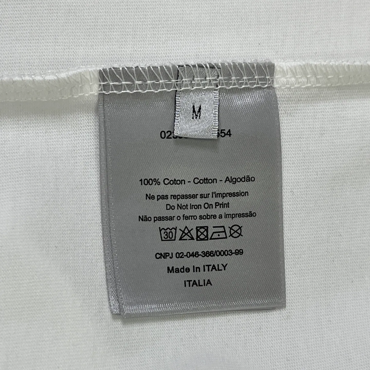 🅿️180 /A58 DIOR Dior Fabric upgrade 300 high gram weight High-end three-dimensional embroidery technology Exclusive new original order Same style for men and women Casual loose-fitting short sleeves High-end customization High version Fashionable and versatile imported fabrics Super soft and delicate feel Skin-friendly and comfortable to wear High-end boutique High-temperature washing process to ensure no deformation or shrinkage, summer wear, a comfortable and beautiful value! A must-have item for beauty and aging! The surface is ultra-fine and smooth, uniform, delicate and soft. It is comfortable to wear and can easily create a cool summer feel. It is easy to handle on the upper body and becomes the focus of the street in minutes. Size: S-XL Color: black and white