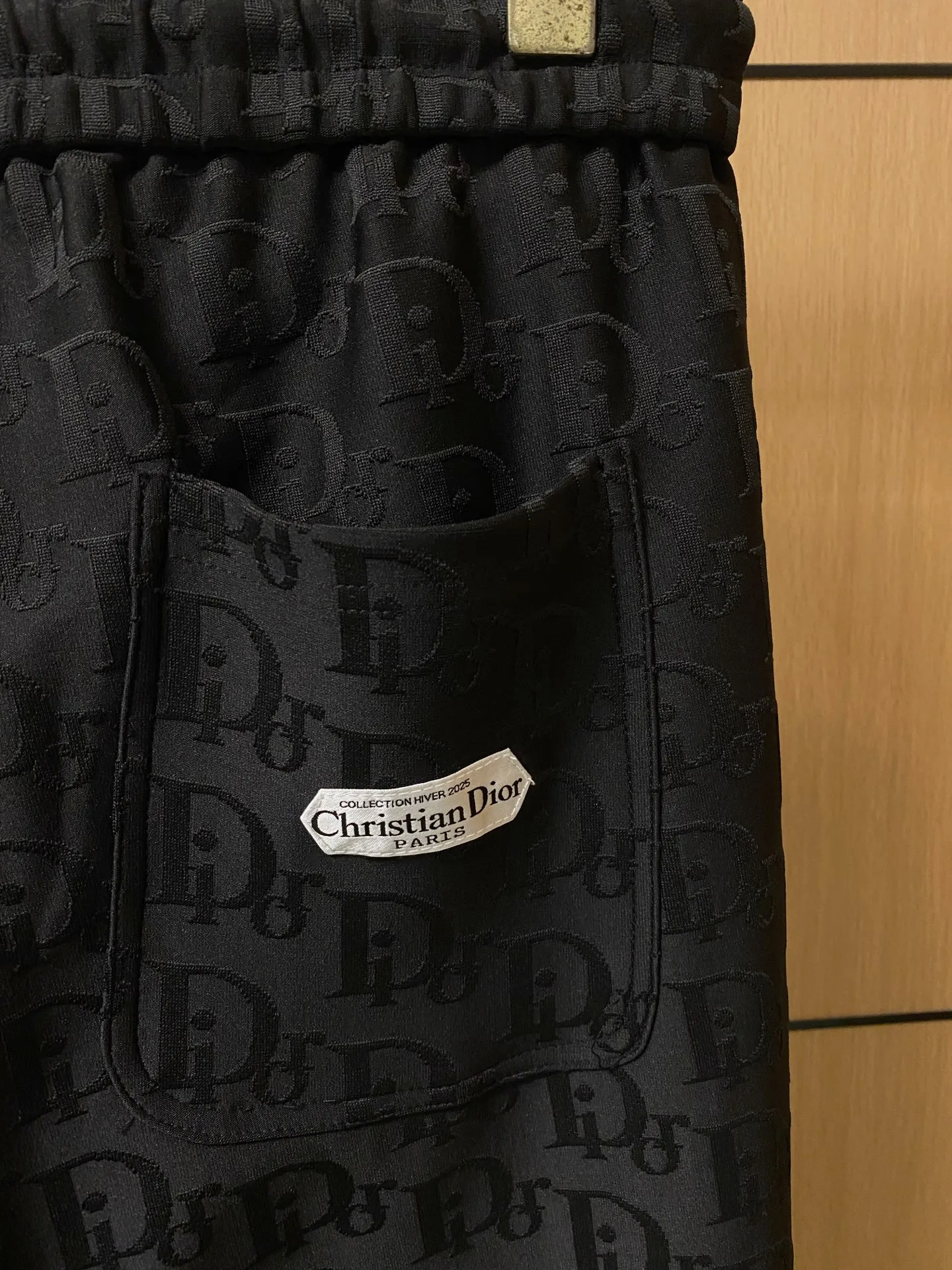 🅿️720 Dior’s 2025 autumn and winter new counter style casual Tencel cotton fabric suit, breathable, comfortable and casual! Full of high-end feel! The details are exquisite and high-end, and the workmanship is impeccable! The original high-end fabric is very high-end! The fabric is crisp, anti-wrinkle and wear-resistant, warm, neat and stylish. Everyone must buy a set this autumn and winter. They must look cool and cool when wearing it. This is a particularly recommended model from our store! M-3XL