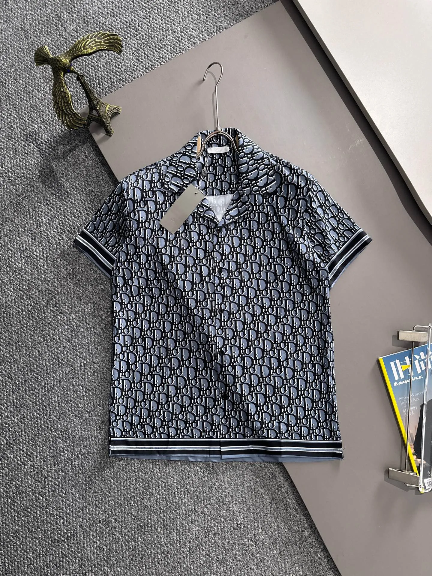 🅿️400 Dior 2025 summer classic LOGO design full-print suit, light and thin cotton full-body digital printing, made of high-quality polyester fiber fabrics, pants with breathable mesh lining, carefully created standard version, can be matched separately with clothes, versatile style for leisure time! The classic logo on the whole body is very eye-catching, showing a sense of luxury and style, becoming a classic and mainstream style that never goes out of style and is elegant! Extremely handsome, classic and heroic. Same style for men and women. Size: M-3XL (Please note your height and weight when placing an order)