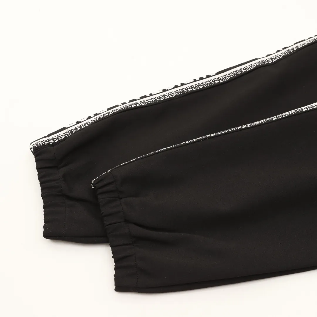 🅿️500 Dior/Dior 25Fw side webbing trousers, differentiated from the market currency, same style for men and women, new aesthetically inspired and interesting design, quality channel. It makes the overall design more elegant and fashionable. It is the hottest series this summer and is sought after by countless celebrities and fashionistas. The neat details of the cutting process add color to the playful fashion! The neat and meticulous design, and the well-fitting structure is unique. The upper body not only has outstanding recognition, but also looks younger and younger. A style that has the ultimate wearing meaning and performance, with gorgeous color combinations, the craftsmanship of this style must be extremely extraordinary, and the upper body comfort is definitely strong enough, which is also a manifestation of the essence of luxury! It is soft and thin, feels extremely alluring, and has very strong breathability. It is especially suitable for spring and summer seasons. It is a comfortable and comfortable piece to wear. Moreover, the details and the craftsmanship of the webbing are perfect, giving it a more high-end feel!  Size：S-XL