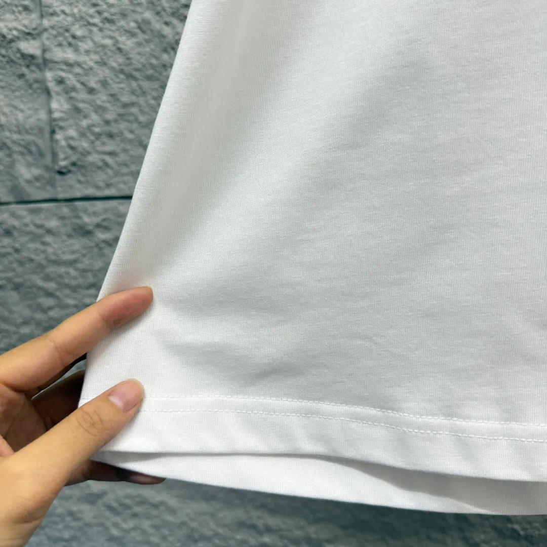 🅿️190 Dio* Dior 2025 spring and summer new style Lily of the Valley letter printing on the back Classic letter embroidery Simple and elegant Customized double yarn plain cotton fabric Short-sleeved T-shirt Unisex Color: Black White Angora Red Size: S (90-130 catties) M (120-150 catties) L (140-165 catties) XL (160-180 pounds) XXL (180-210 pounds)