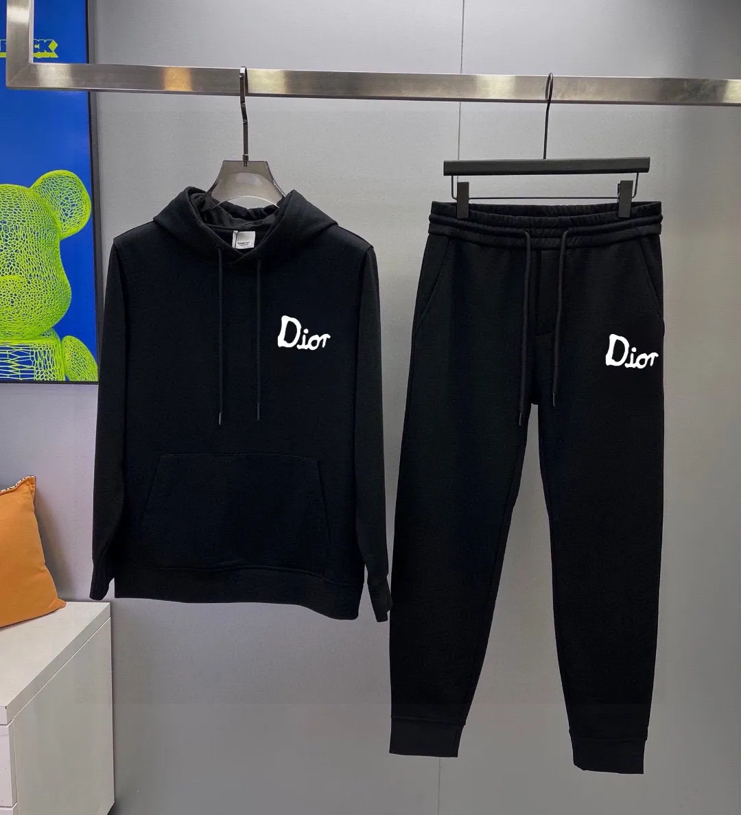 🅿️400 [DIOR Dior] (Fat Man Gospel) hot-selling suit is coming. Focus on the original version of the official website. 2025 new hot-selling cardigan sweater suit. The original order is the best product. 🇭🇰The meticulous work of top designers is dedicated to a fitting and perfect upper body effect. All-natural high-quality Roman cotton 100%, close-fitting comfort, noble and elegant! Original hardware embodies elegance and nobility! Counter size: M-5XL (maximum wear up to 220 pounds)