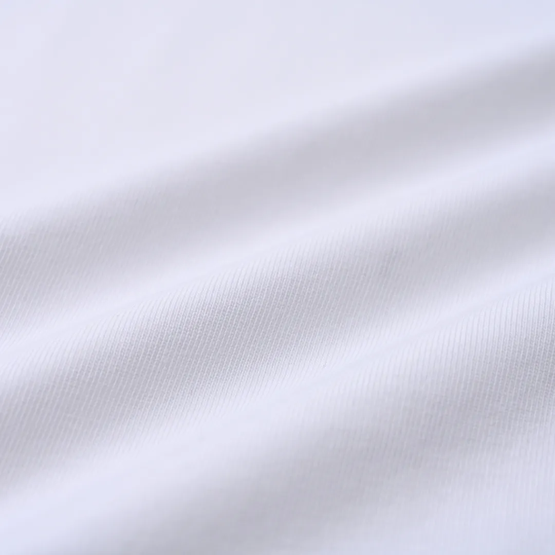 🅿️330 DIOR CD embroidered monogram short-sleeved T-shirt. The original version was purchased from Taikoo Hui for 7400. The original version is customized with 270g cotton fabric, haze blue, apricot dyeing, and the thread dyeing is the same as the original version. The graphic design reinterprets the classic logo. Contrasting logo patch at chest. The imported machine embroidery process makes the letter logo show a delicate and exquisite effect, enhancing the decorative effect. Use an embroidery machine to embroider the designed letter logo onto the patch. Color: black, haze blue, apricot, white Size: S-L