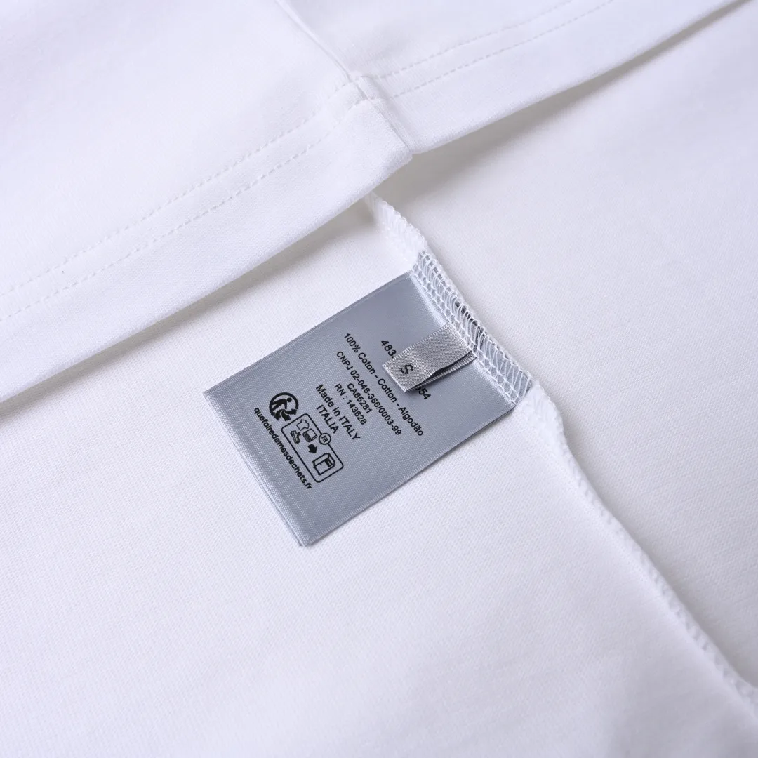 🅿️330 DIOR CD embroidered monogram short-sleeved T-shirt. The original version was purchased from Taikoo Hui for 7400. The original version is customized with 270g cotton fabric, haze blue, apricot dyeing, and the thread dyeing is the same as the original version. The graphic design reinterprets the classic logo. Contrasting logo patch at chest. The imported machine embroidery process makes the letter logo show a delicate and exquisite effect, enhancing the decorative effect. Use an embroidery machine to embroider the designed letter logo onto the patch. Color: black, haze blue, apricot, white Size: S-L