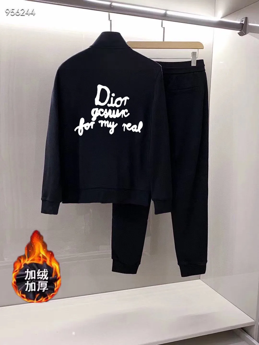 🅿️460 brand [DIOr Dior] (velvet and thickened) 2025 autumn and winter new product, celebrities’ favorite fashion-flavored casual suit, clean and neat tailoring, full of urban style. It is made of high-quality customized fabrics, with excellent thermal insulation effect inside, soft and dry feel, and a crisp and stylish upper body effect. The three-dimensional cutting process and the pattern are all of high standards, and the silhouette version has the right benefits! It is not tight at all, and you feel good when you put it on. So many top-quality raw materials create high-end products with unparalleled value. It is the first choice for high-end fashion people. (Size: M-4XL can wear up to 200 pounds)