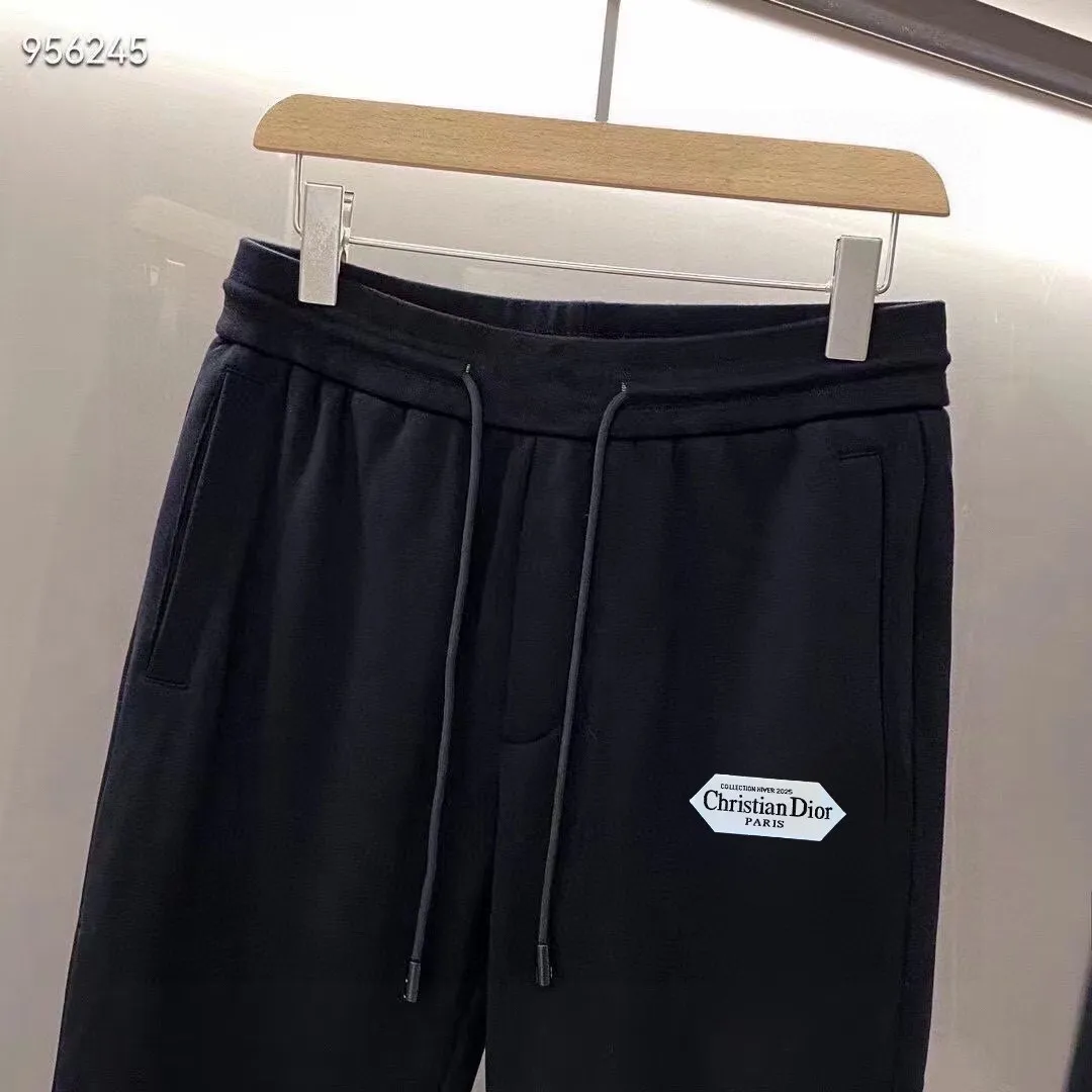 🅿️460 brand [DIOr Dior] (velvet and thickened) 2025 autumn and winter new product, celebrities’ favorite fashion-flavored casual suit, clean and neat tailoring, full of urban style. It is made of high-quality customized fabrics, with excellent thermal insulation effect inside, soft and dry feel, and a crisp and stylish upper body effect. The three-dimensional cutting process and the pattern are all of high standards, and the silhouette version has the right benefits! It is not tight at all, and you feel good when you put it on. So many top-quality raw materials create high-end products with unparalleled value. It is the first choice for high-end fashion people. (Size: M-4XL can wear up to 200 pounds)