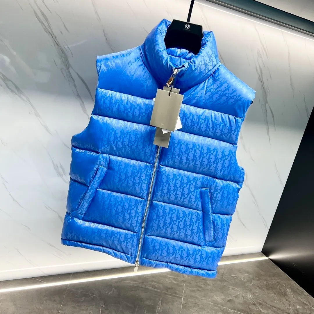 🅿️620 2025 Autumn and Winter New Style🆕Down Jacket Original 1:1 customized hardware accessories are all imported and original customization Welcome to compare at the counter Absolutely high quality Use top-grade 95 white duck down Super soft Filled with fluffy and full feathers Super heavy-duty Fabrics with excellent workmanship👍Perfect version Note⚠The fabric is super comfortable Exclusive model Non-market goods Same size for men and women: M～XXL