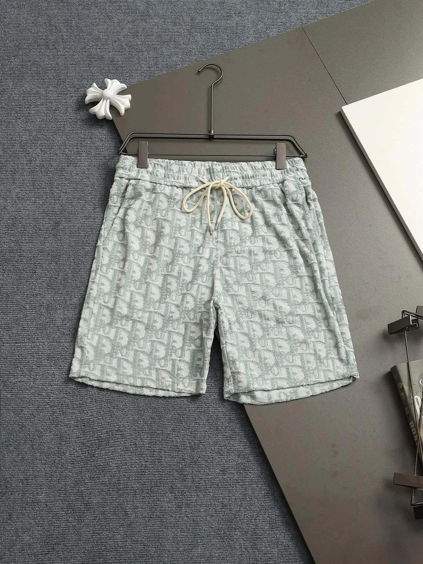 🅿️210 DIOR Dior 25ss counter same style terry velvet shorts🔥couple style ~ carefully made of cotton terry fabric, decorated with tonal jacquard patterns, highlighting Dior's classic Oblique print. Thick plate three-dimensional! The thicker clothes make the overall high breathability and softness more prominent, and the full cotton texture makes it extremely comfortable. A must-have item for high-end people, complete with original accessories and accessories! Same style for men and women! Color: black, navy blue, dark green Size: XS S M L