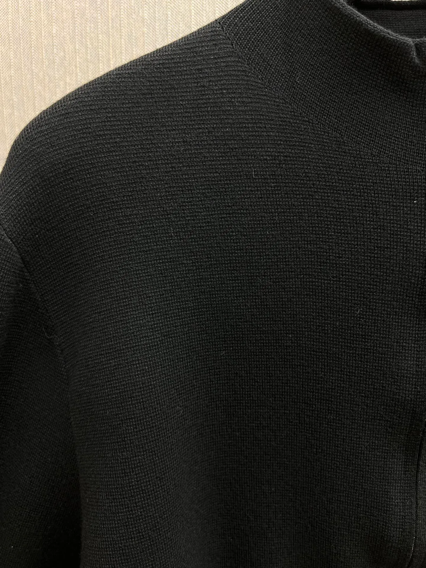 🅿️620 Dior 25ss new CD Icon sweater is a new interpretation of knitted items and is a model that showcases Dior's exquisite craftsmanship. Crafted from black sheepskin knit, it features debossed embroidery of the CD icon on the chest and a zip closure for a unique look. Warm and practical, it can be worn layered with a T-shirt. Size: S.M.L.XL.