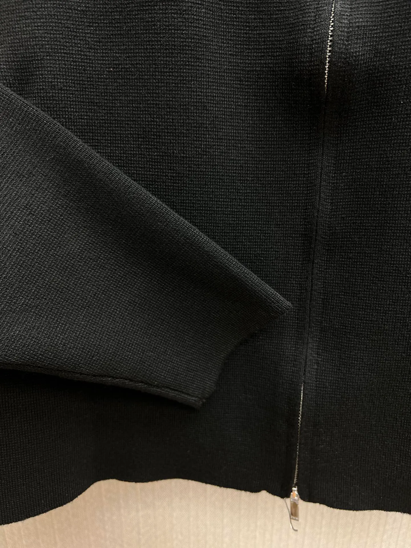 🅿️620 Dior 25ss new CD Icon sweater is a new interpretation of knitted items and is a model that showcases Dior's exquisite craftsmanship. Crafted from black sheepskin knit, it features debossed embroidery of the CD icon on the chest and a zip closure for a unique look. Warm and practical, it can be worn layered with a T-shirt. Size: S.M.L.XL.