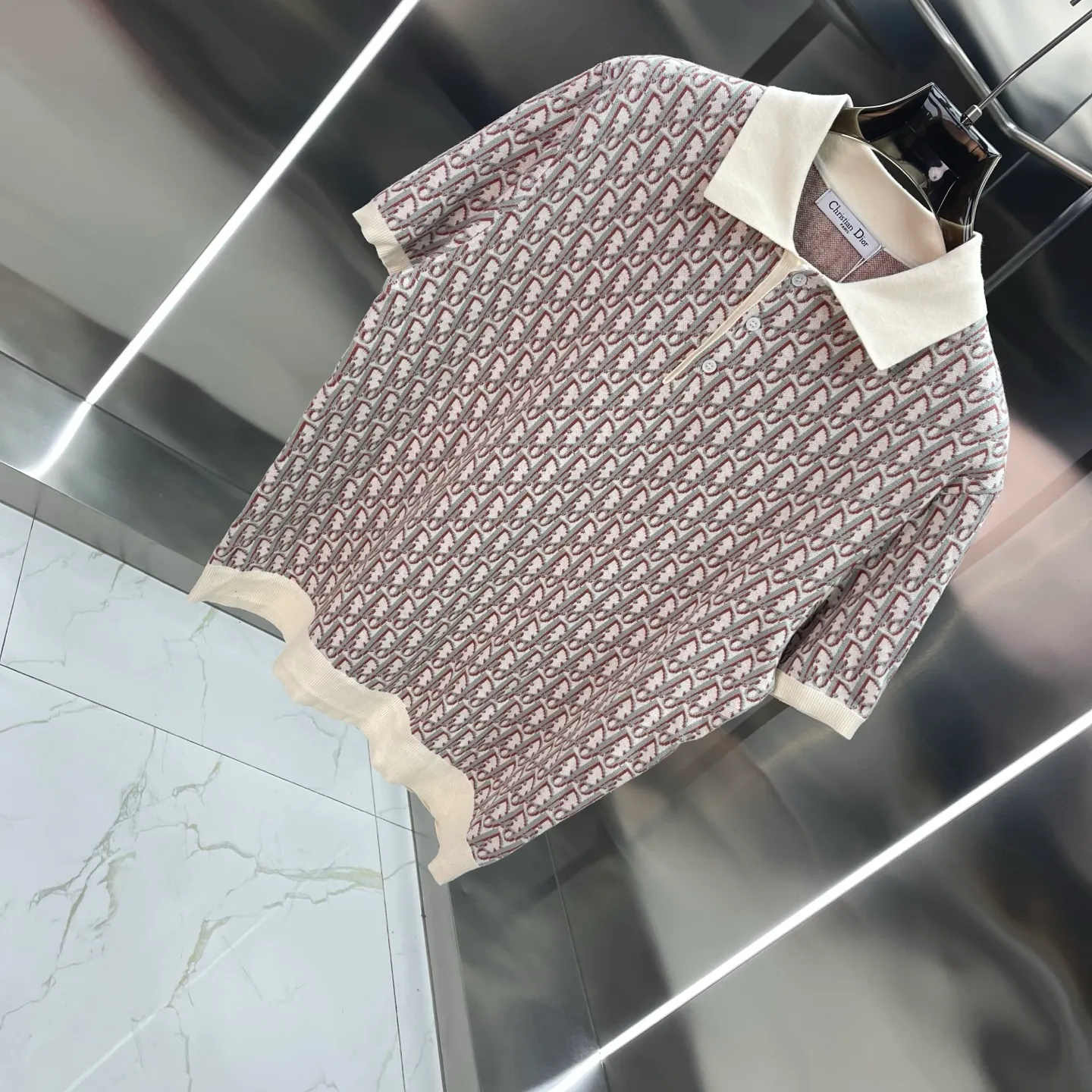 🅿️330 Dior knitted sweater with lapel short sleeves. Original development. Comfortable upper body. Imported equipment. Original high-density embroidered seal. Two-color splicing. Hand-sewn cuffs + hem. OEM for domestic first-line brands. Impeccable workmanship. Size: S M L XL XL