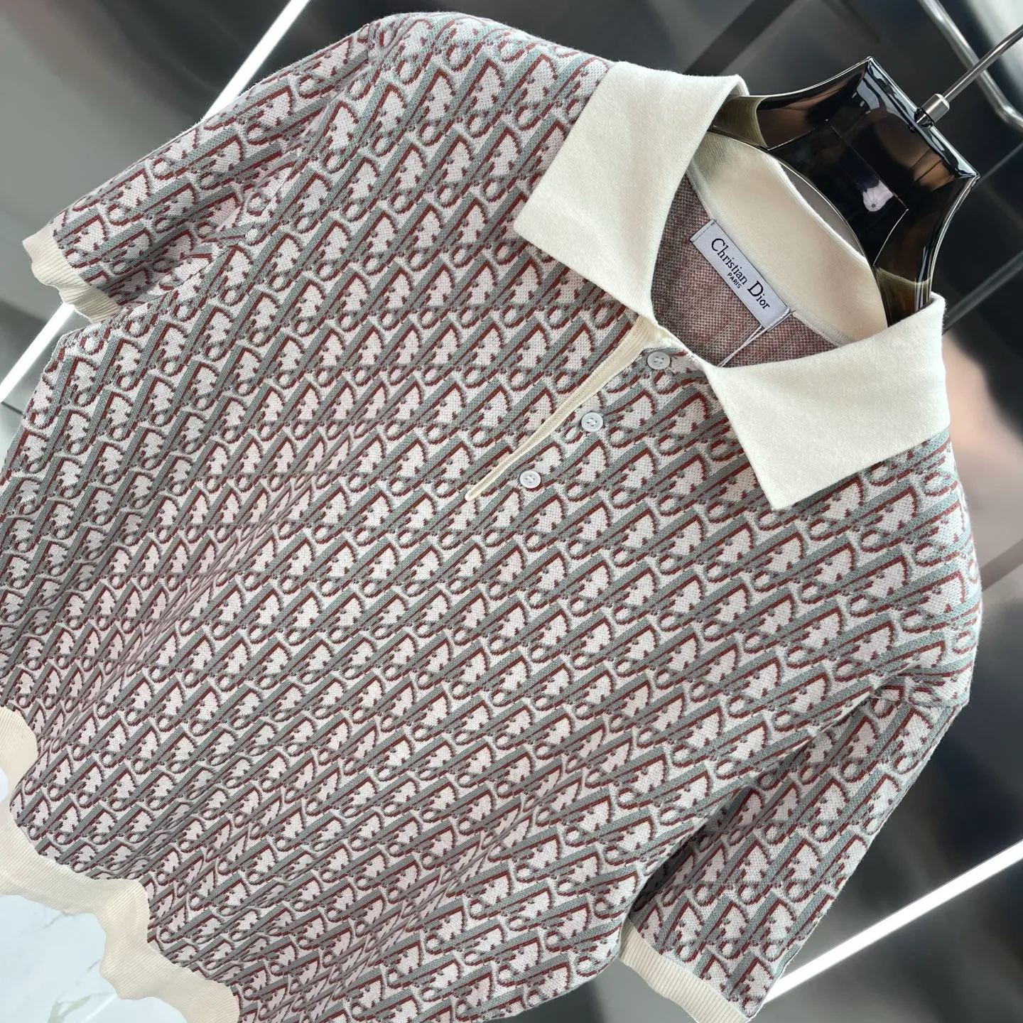 🅿️330 Dior knitted sweater with lapel short sleeves. Original development. Comfortable upper body. Imported equipment. Original high-density embroidered seal. Two-color splicing. Hand-sewn cuffs + hem. OEM for domestic first-line brands. Impeccable workmanship. Size: S M L XL XL